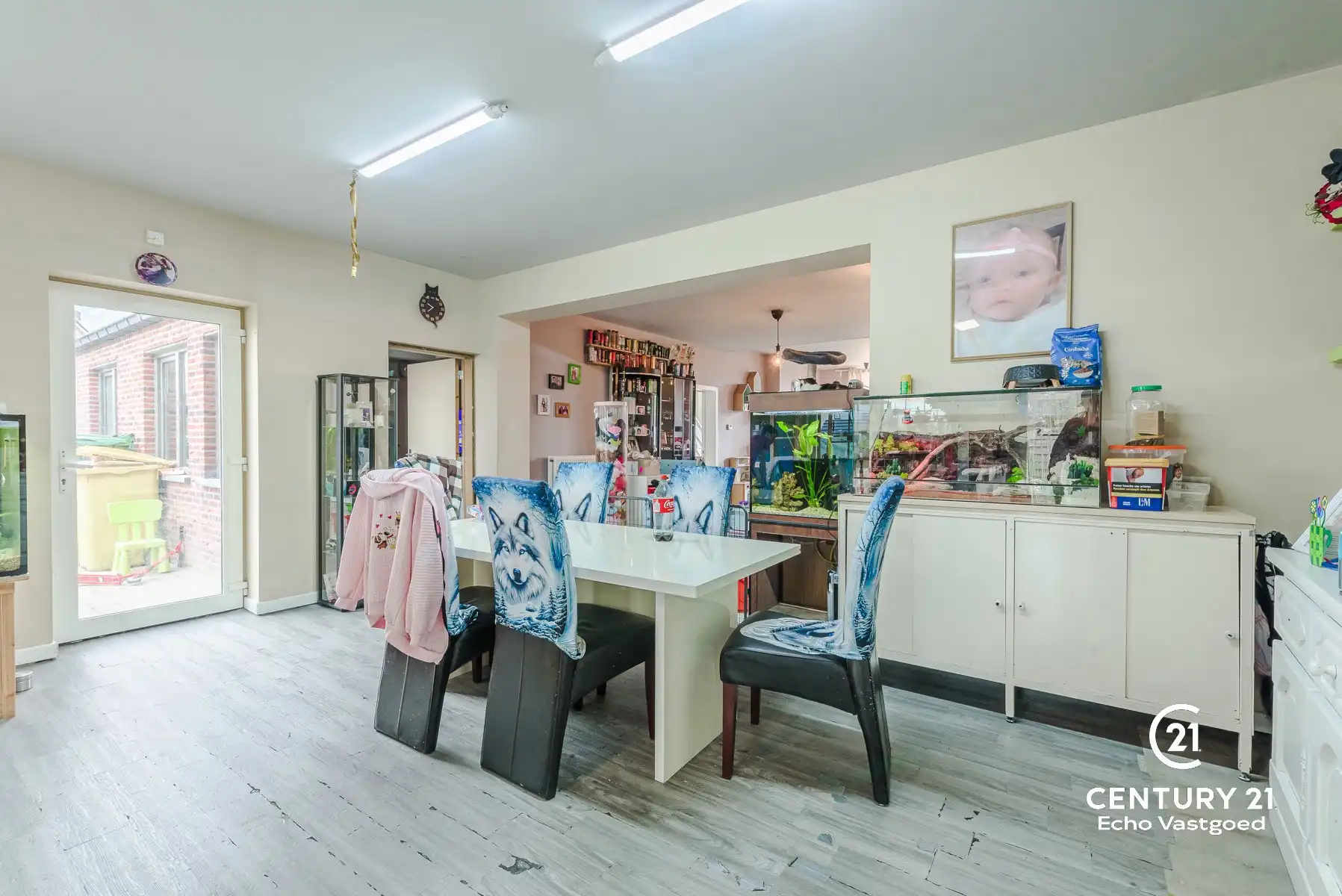 ruime woning met 4 slaapkamers op een fraai hoekperceel  foto 3