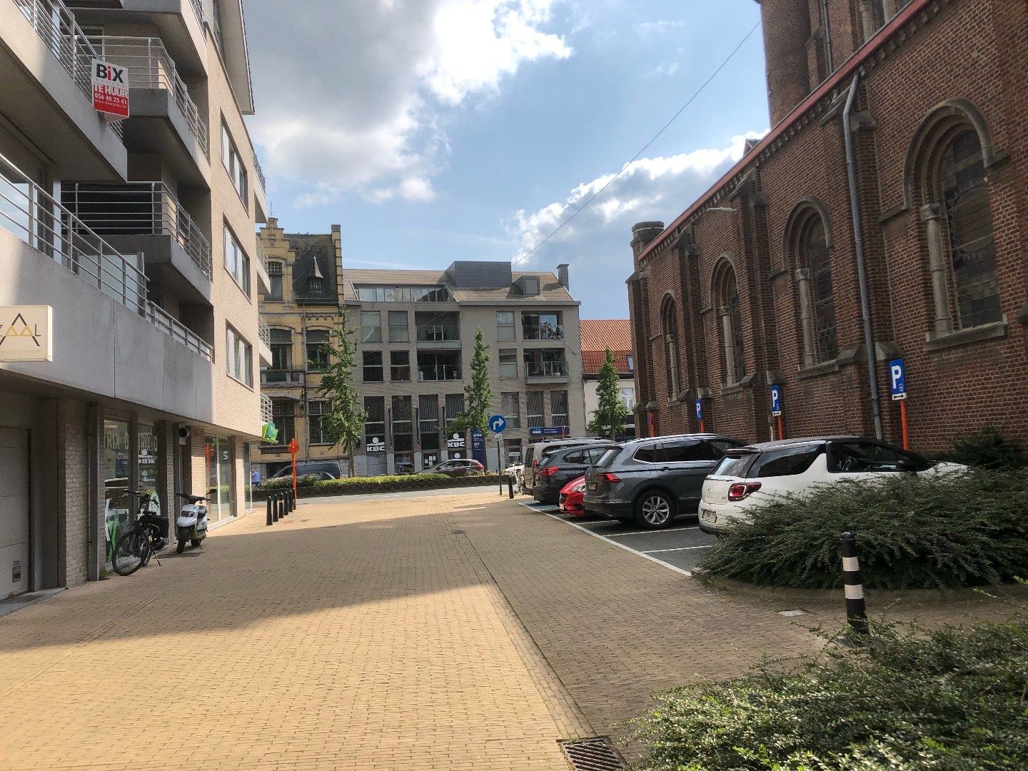 Ruim appartement met 2 slaapkamers op de grote markt! foto 13