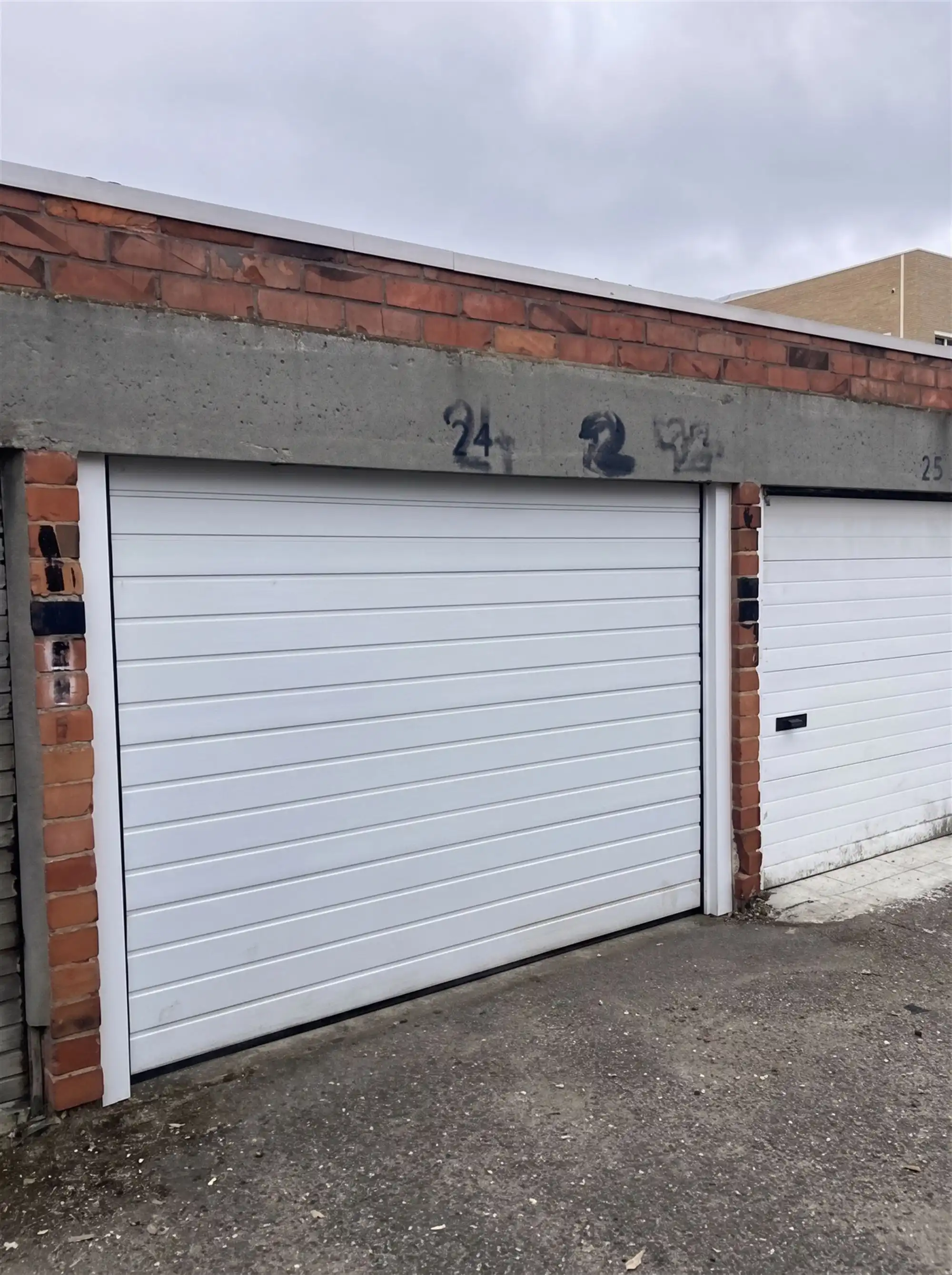 afgesloten garagebox gelegen aan de Duifhuisstraat foto 2