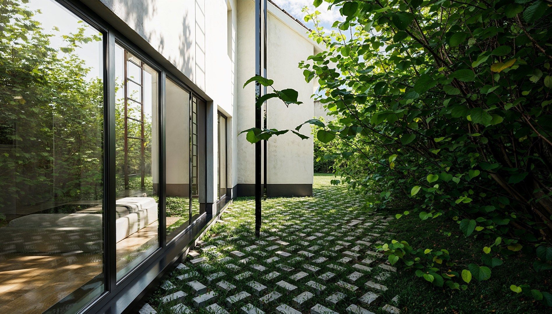 Volledig gerenoveerd en gemeubelde studentenkamer met privé badkamer en tuin - EPC A!  foto 5