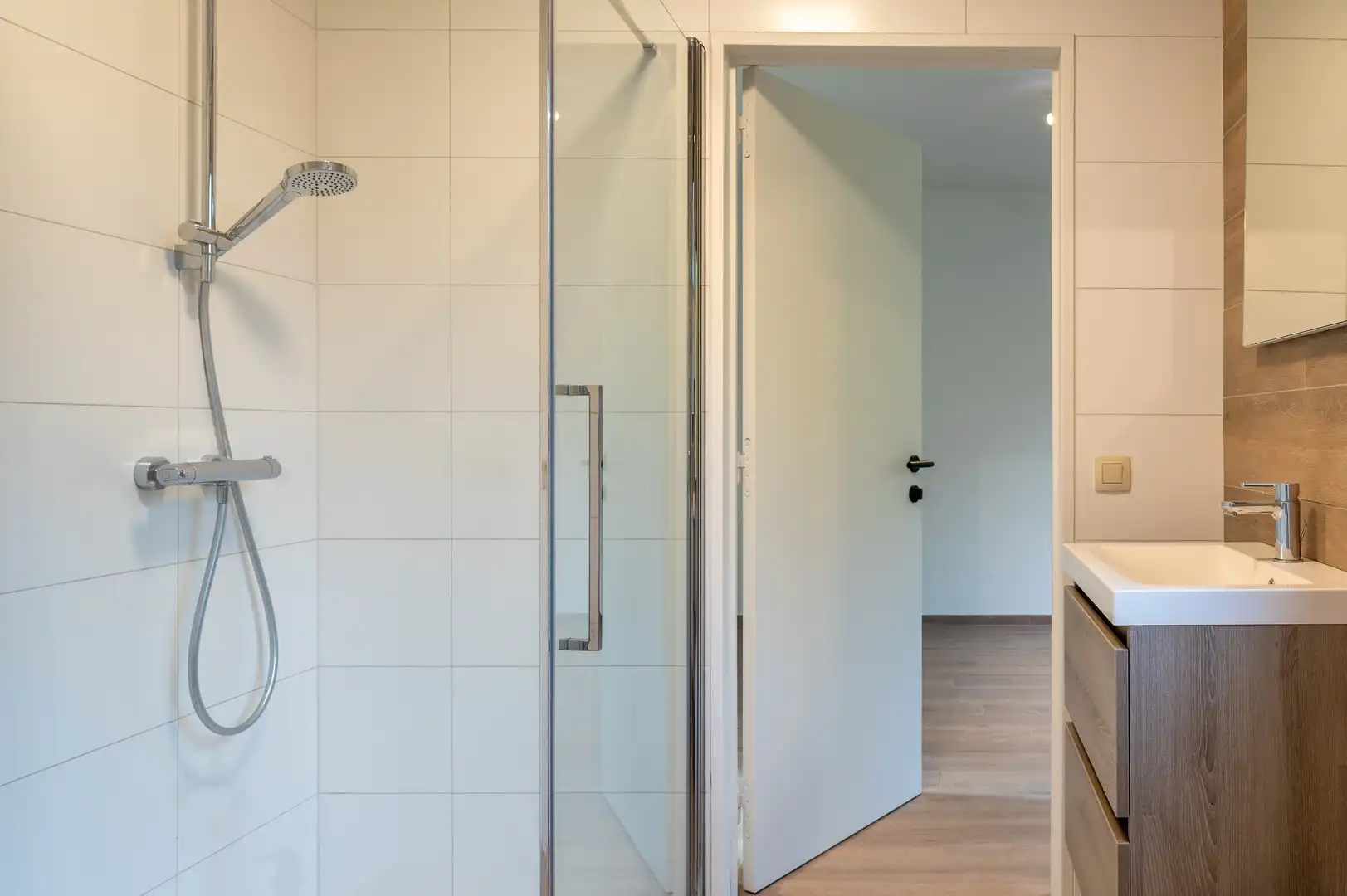 Modern twee slaapkamer appartement foto 4