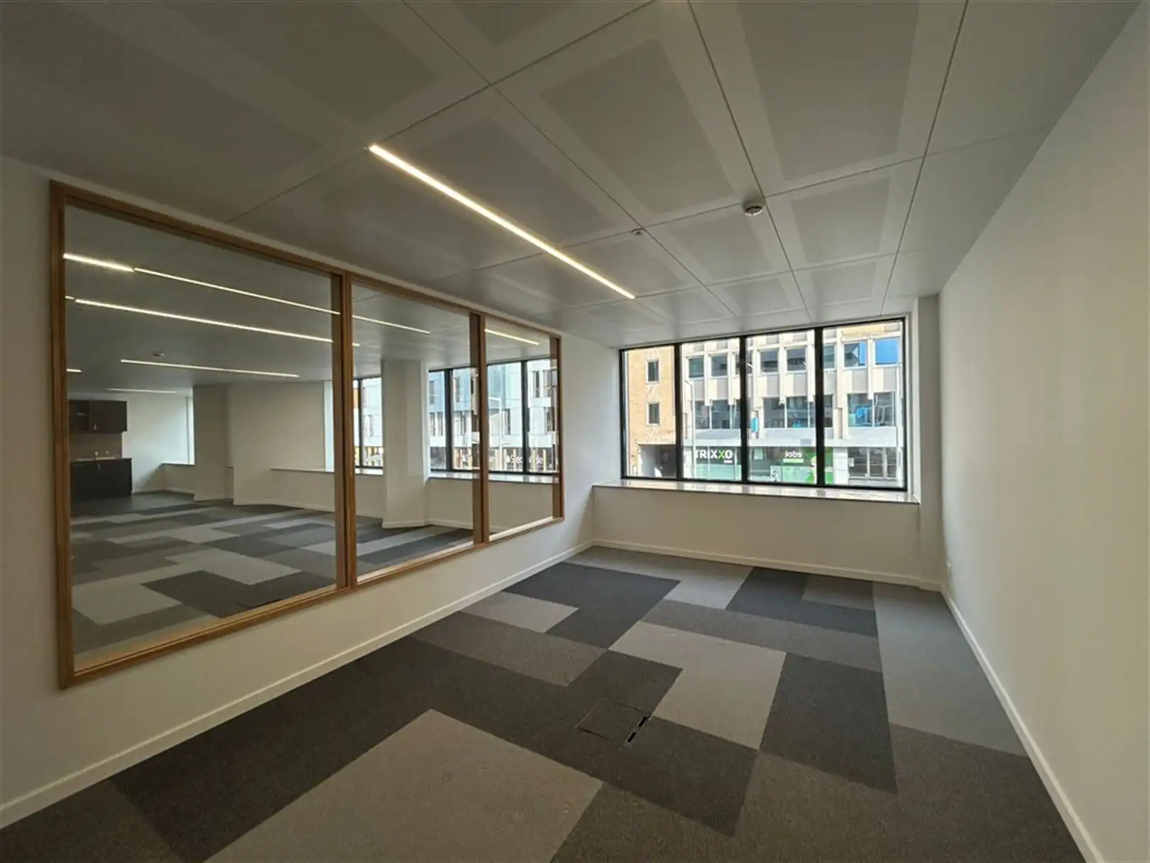 Volledig rerenoveerde kantoren te huur vanaf 150 m² foto 17