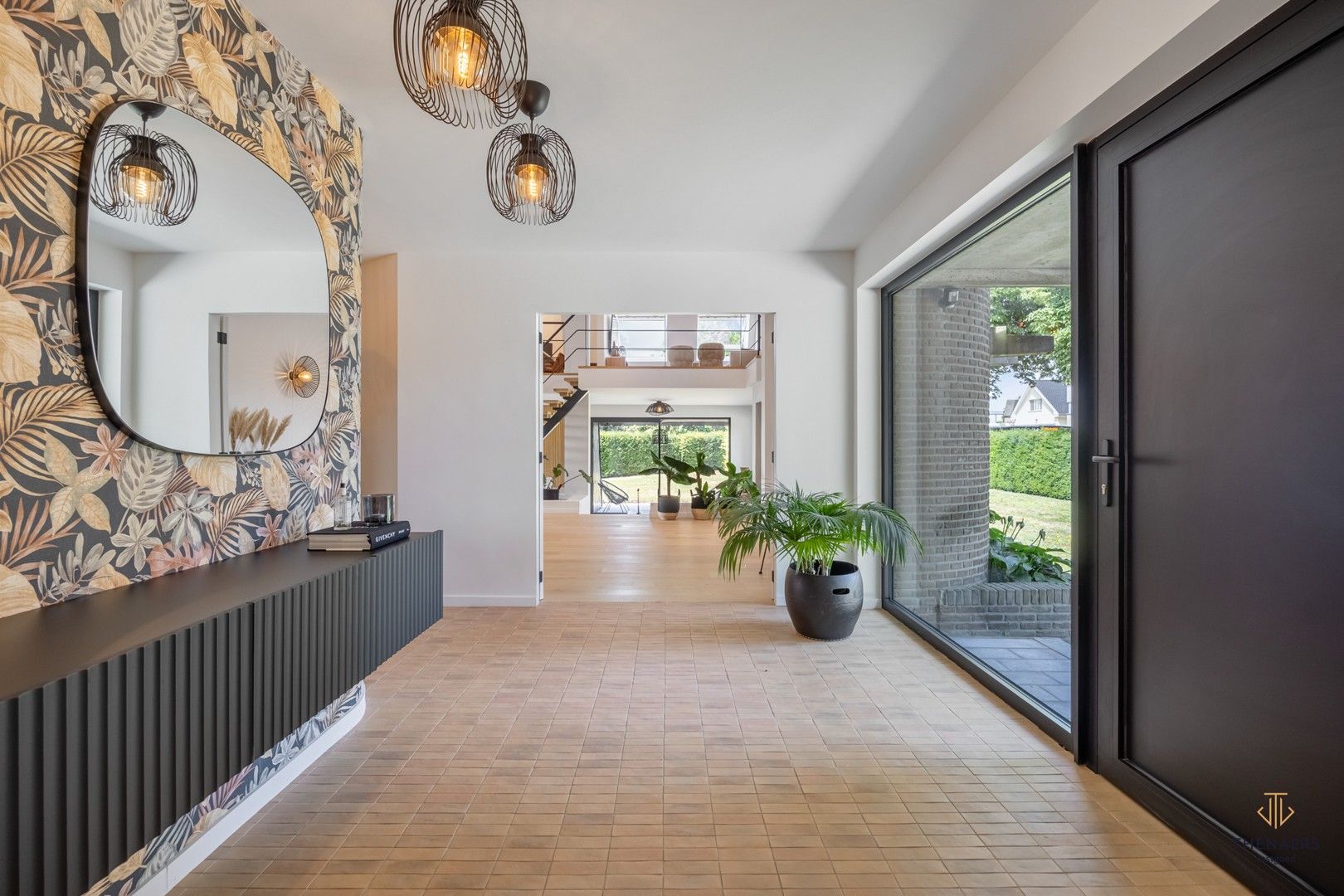 UNIEKE GERENOVEERDE WONING MET 4 SLAAPKAMERS EN PRACHTIG UITZICHT OP DE VELDEN. foto 36