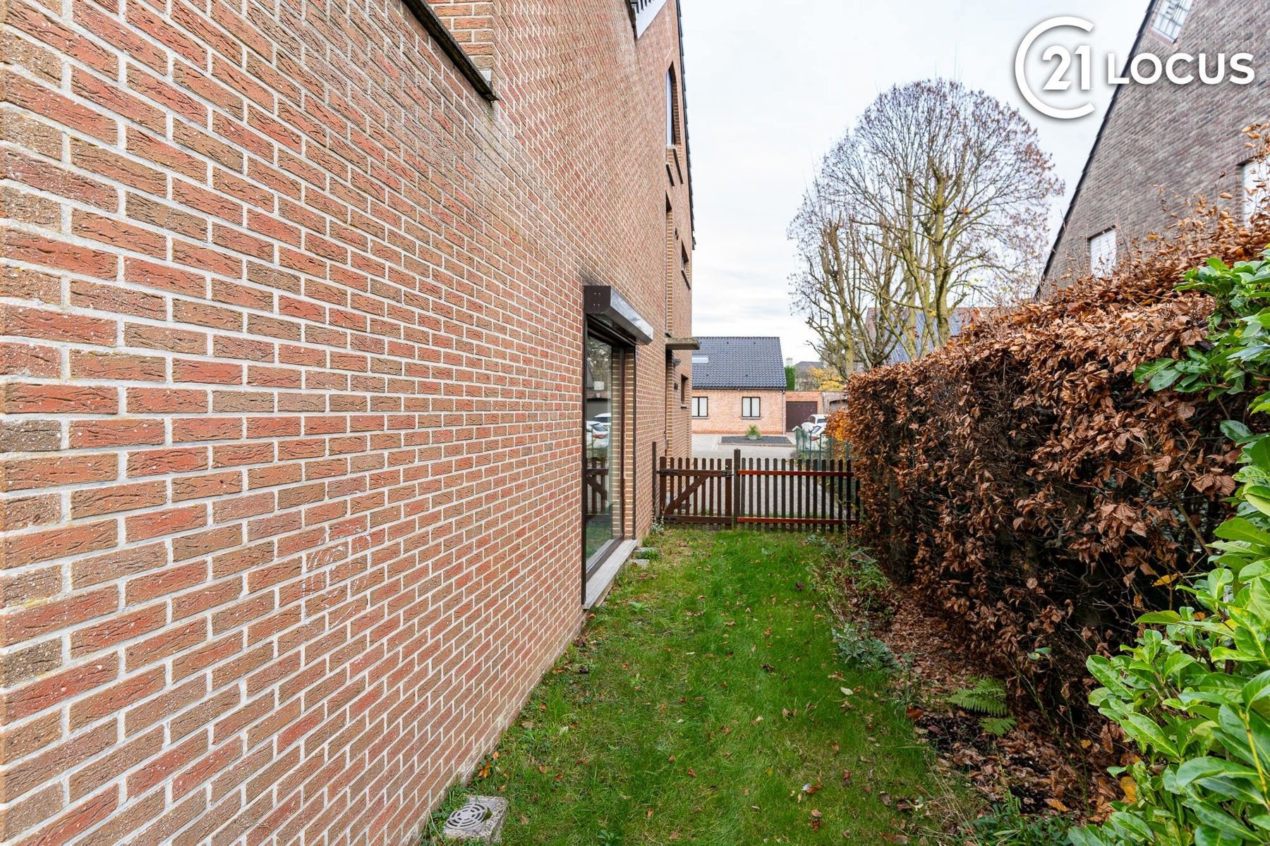 Ruime woning in rustige buurt te Zwijndrecht - 5 slaapkamers foto 25