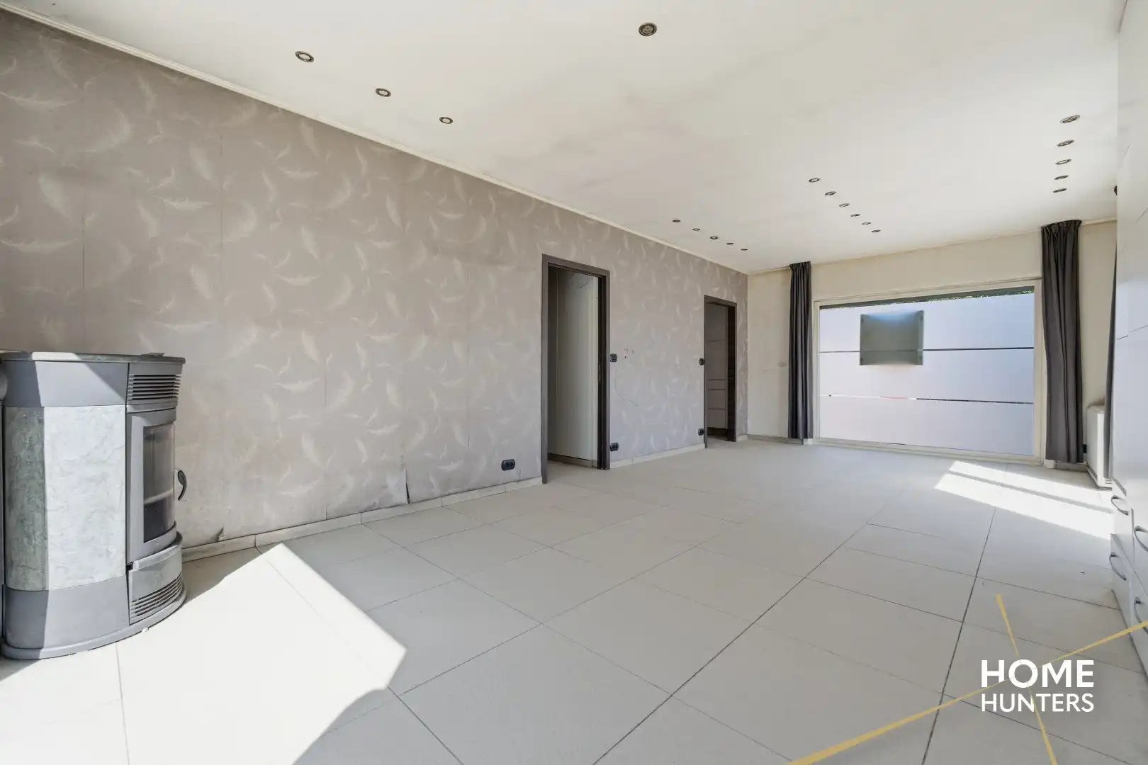 Te renoveren woning met ruime garage en tuin op centrale ligging te Zwevegem foto 17
