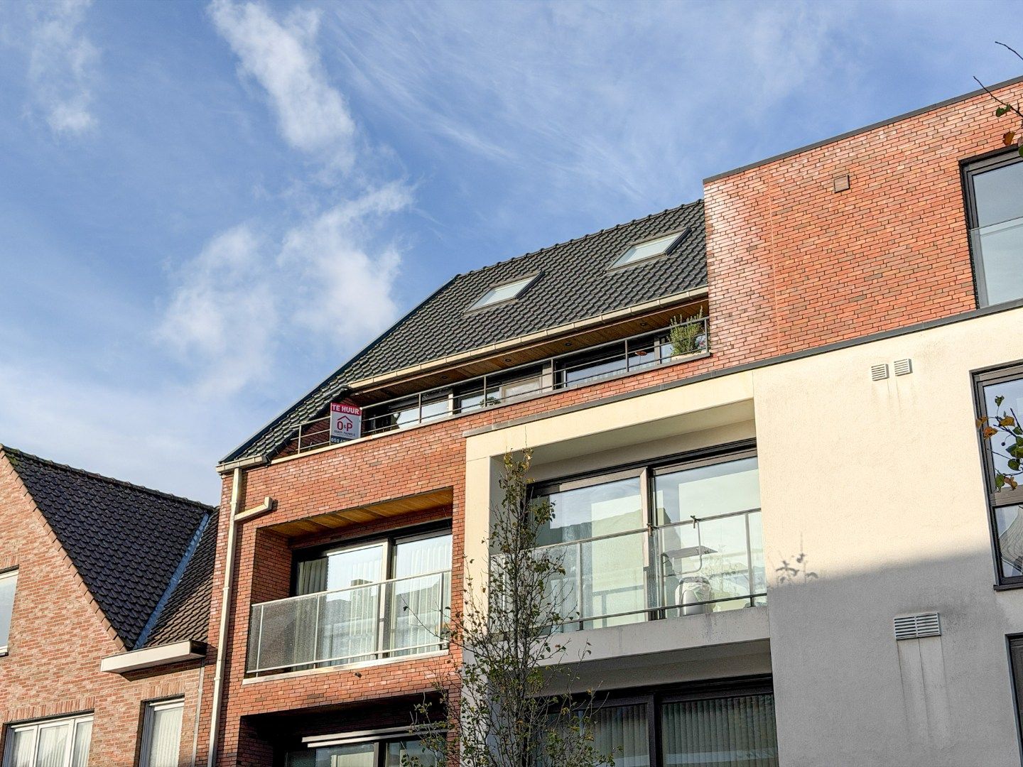 Lichtrijk recent appartement met 2 slp, groot terras en garage, Torhout. foto 19