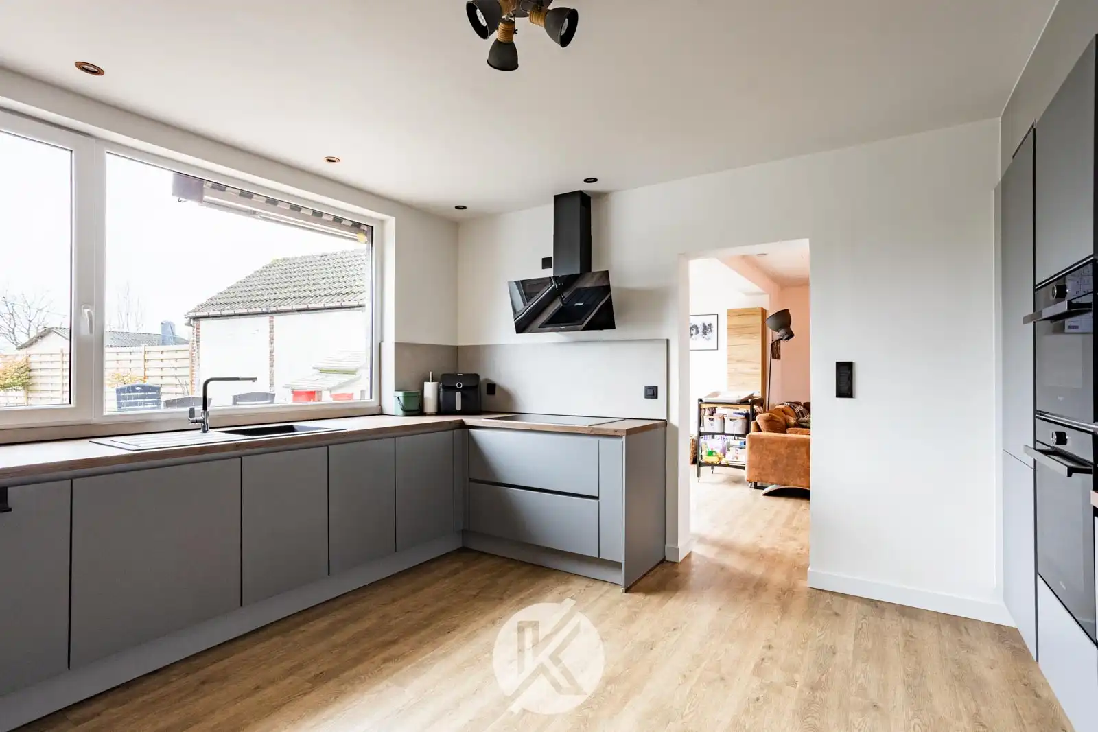 Centraal gelegen woning op een perceel van 10 are foto 8