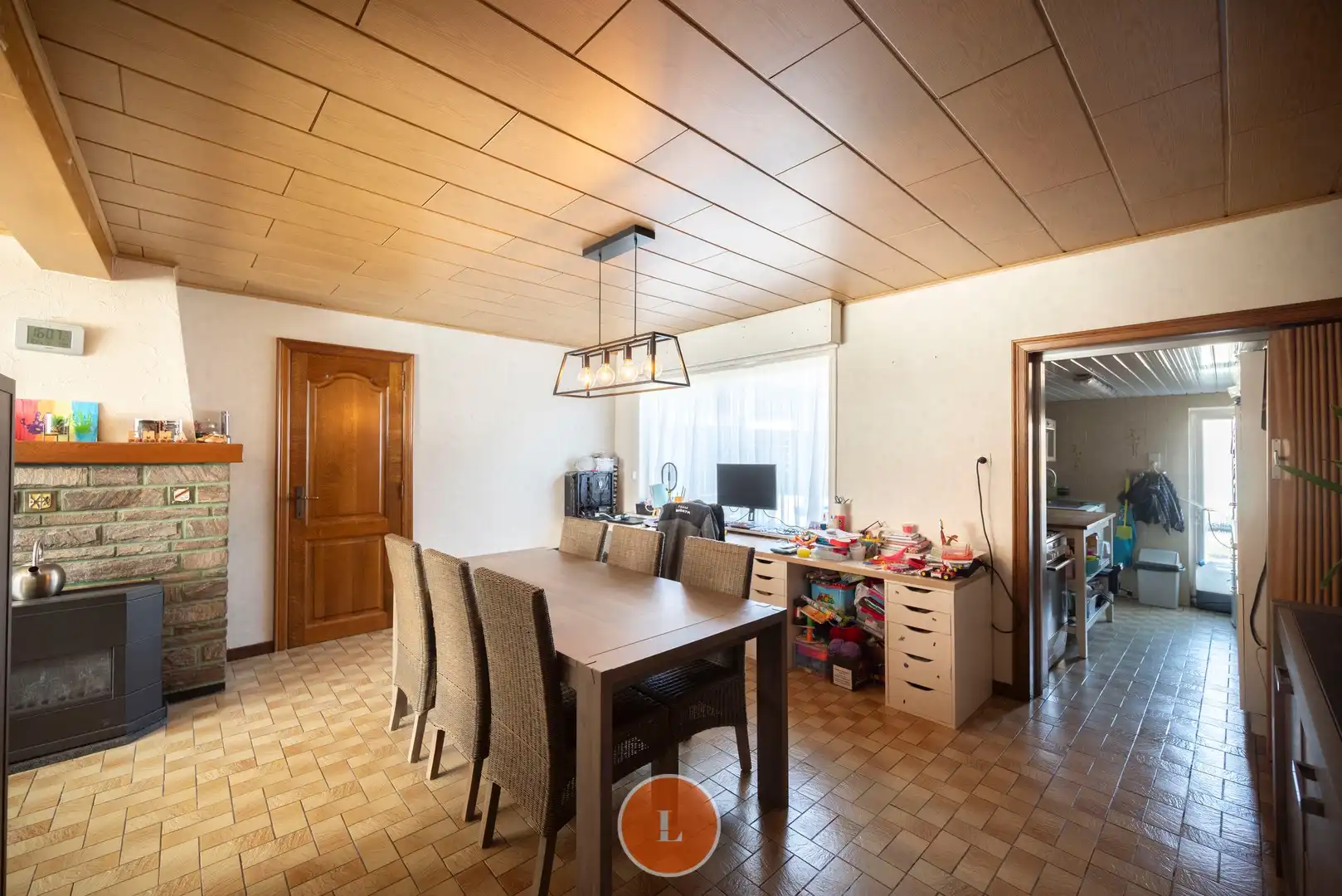 Deels te renoveren gezinswoning met 3 slaapkamers en garage. foto 2