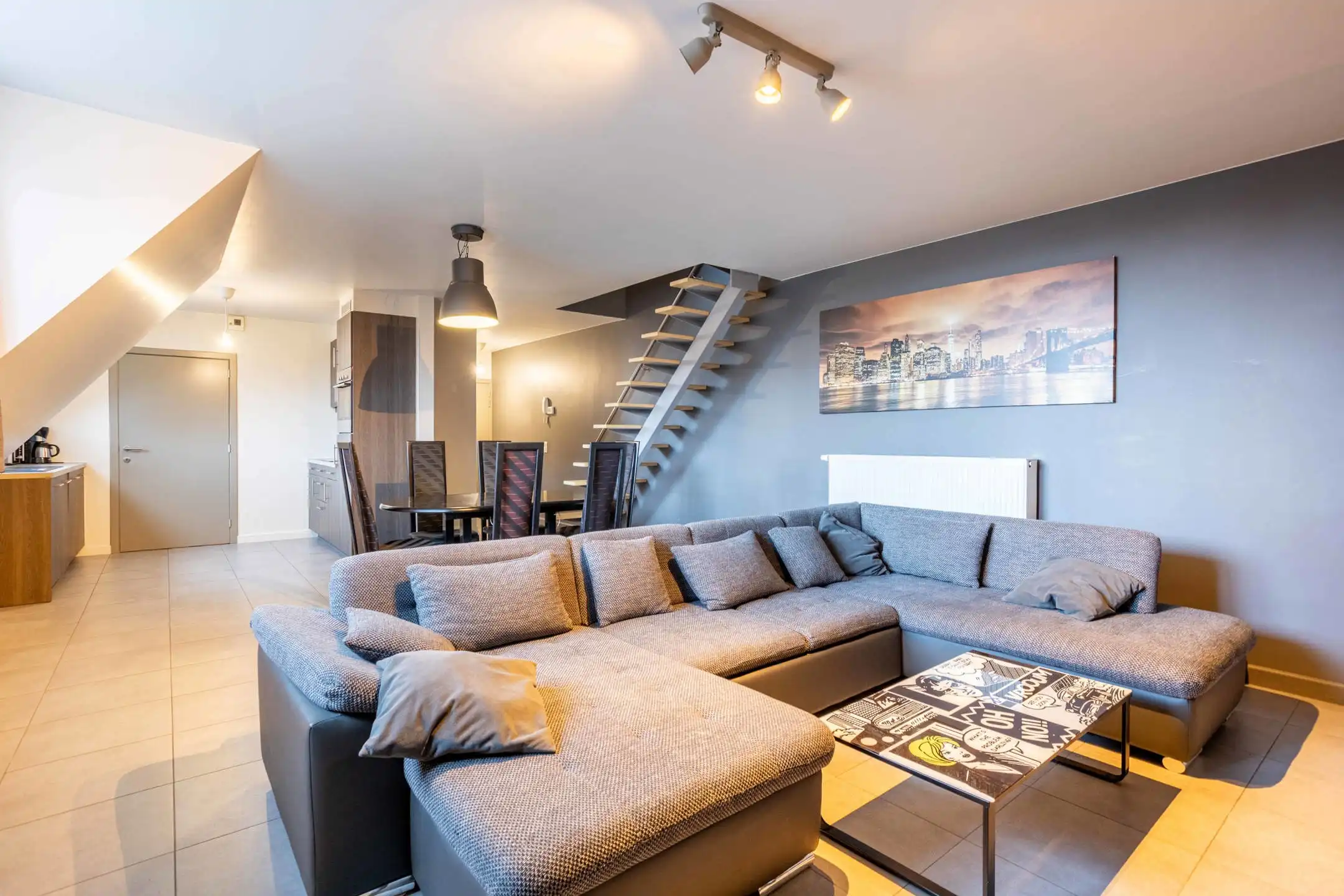 Ruim appartement met 2 slaapkamers en 2 badkamers  foto {{pictureIndex}}