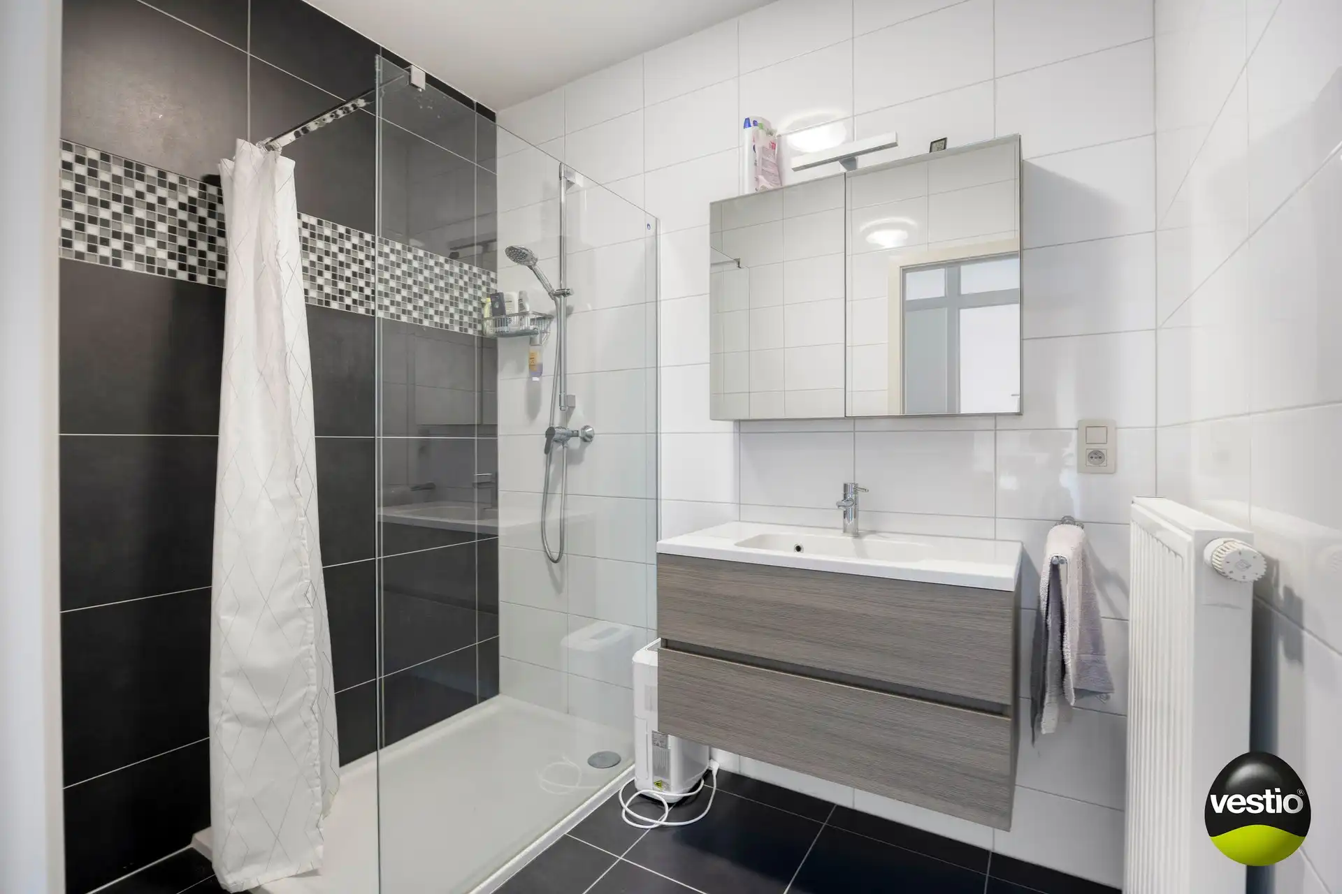 Smaakvol, kwalitatief afgewerkt 2 slaapkamer appartement met terras. foto 9