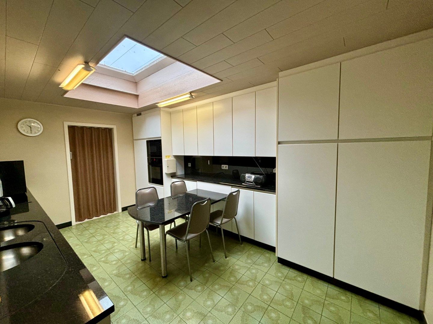 GOED ONDERHOUDEN WONING MET 5SLPKS, GROTE TUIN EN GARAGE foto 9