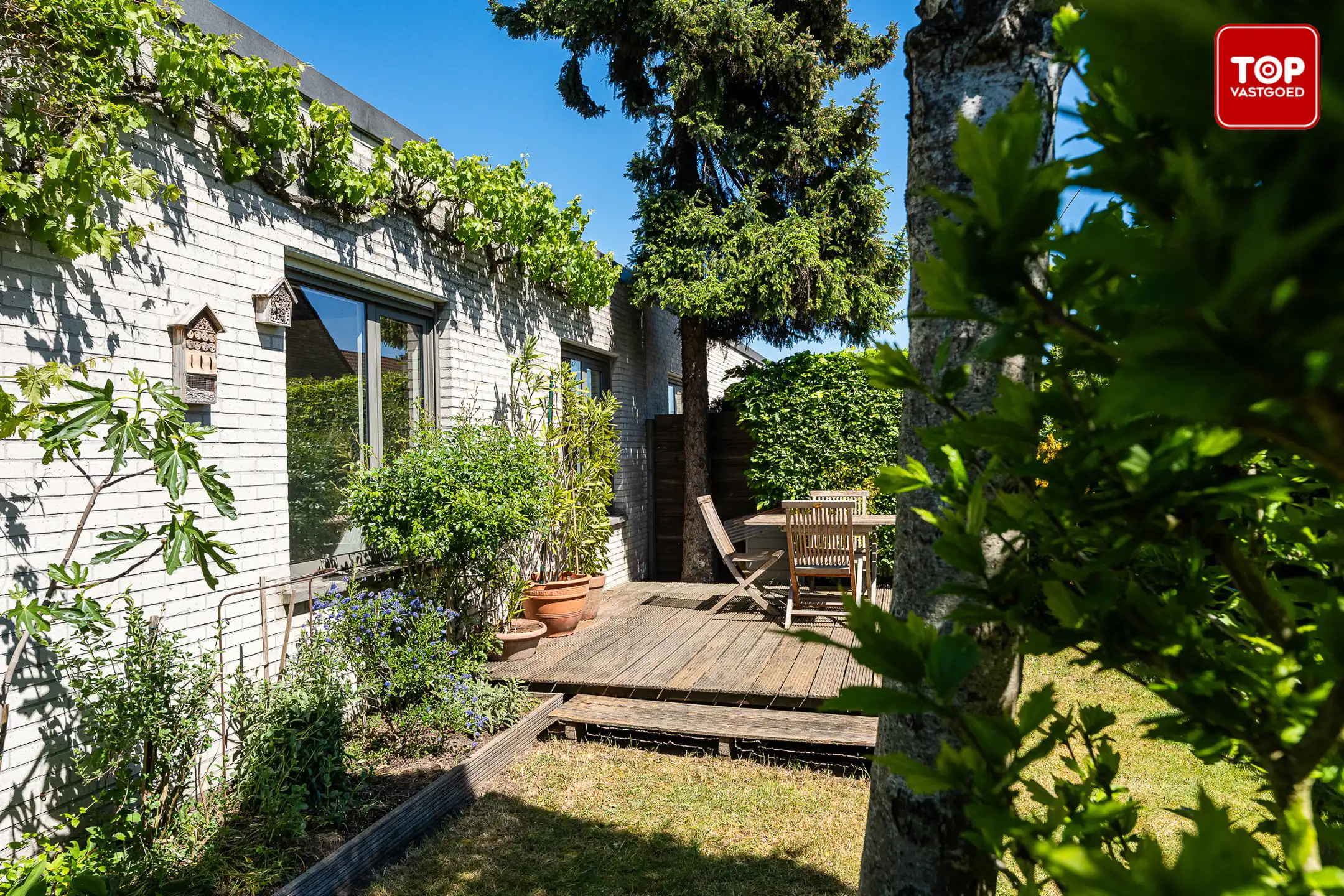 Half open woning met gelijkvloers karakter.  foto {{pictureIndex}}