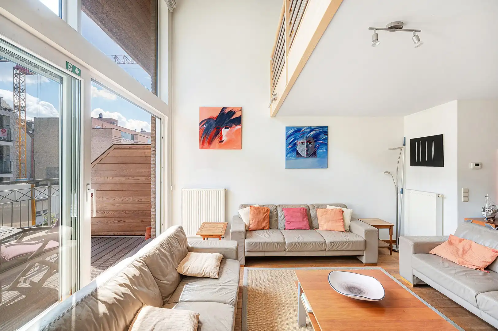 Lichtrijk mezzanine-appartement met 3 slaapkamers op topligging. foto 2