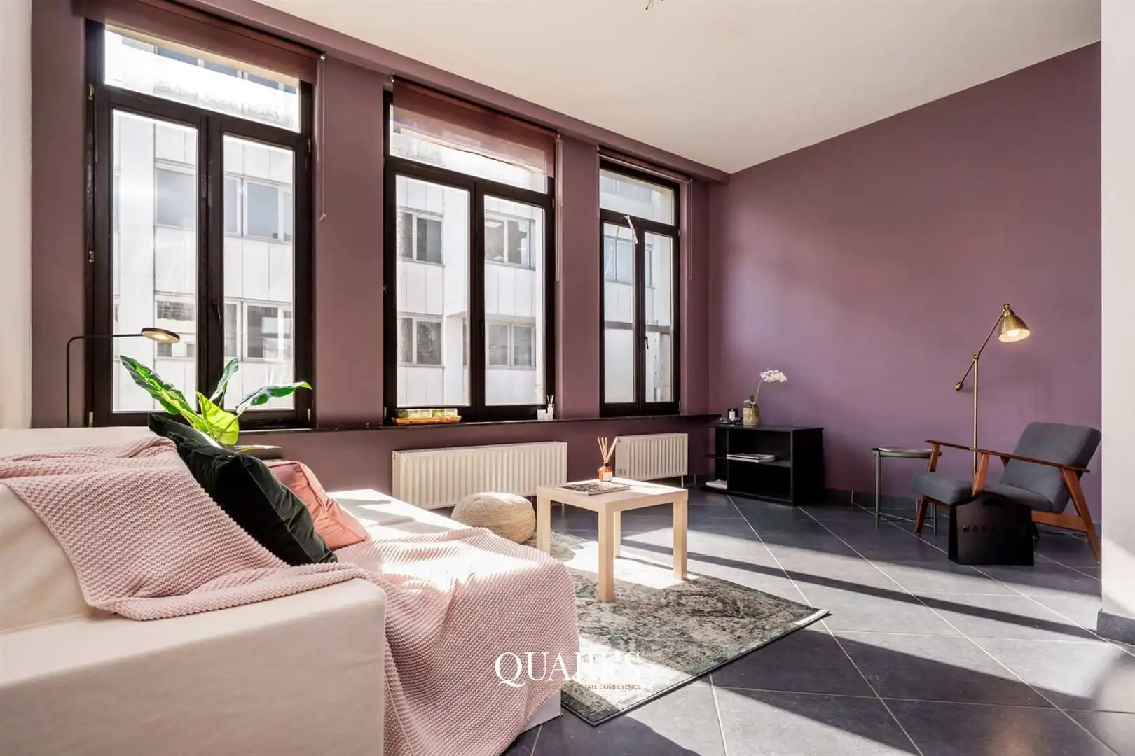 Instapklaar app. met terras in historisch centrum foto 2