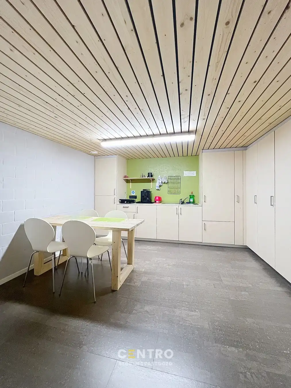 INSTAPKARE praktijkruimte met gemeenschappelijke faciliteiten (receptie, wachtzaal, parking,...) voor medisch of paramedisch beroep ! foto 7