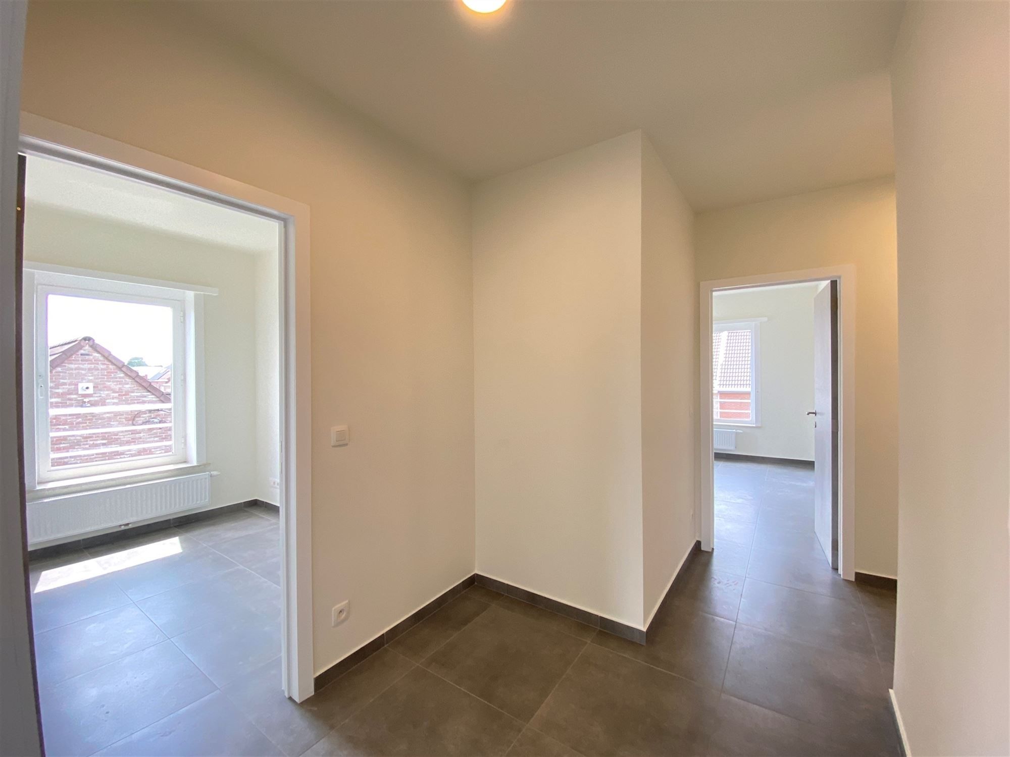 Gerenoveerd appartement met garagebox te Wondelgem  foto 8