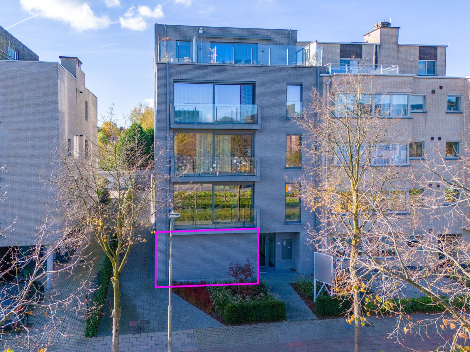 Centraal gelegen luxe nieuwbouwappartement op het gelijkvloers met 2 slaapkamers en tuin foto 2