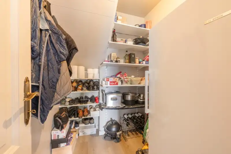 Prachtige alleenstaande instapklare woning met 5 slaapkamers inpandige garage, mooi terras en tuin TE KOOP in hartje Sint-Baafs-Vijve foto 15