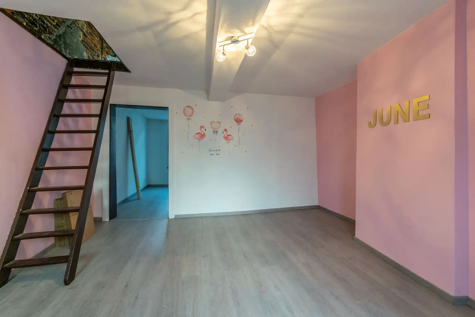 Karaktervol gebouw met handelsruimte en instapklaar woonst  foto 6