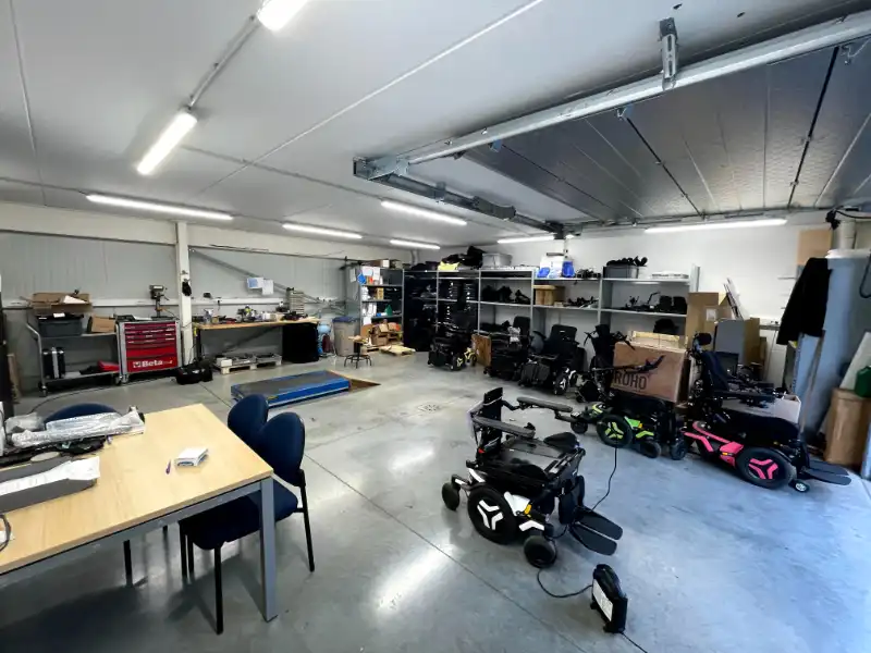 Recent gerenoveerd kantoor met magazijn en 2 privatieve parkeerplaatsen op toplocatie in Melle foto 12