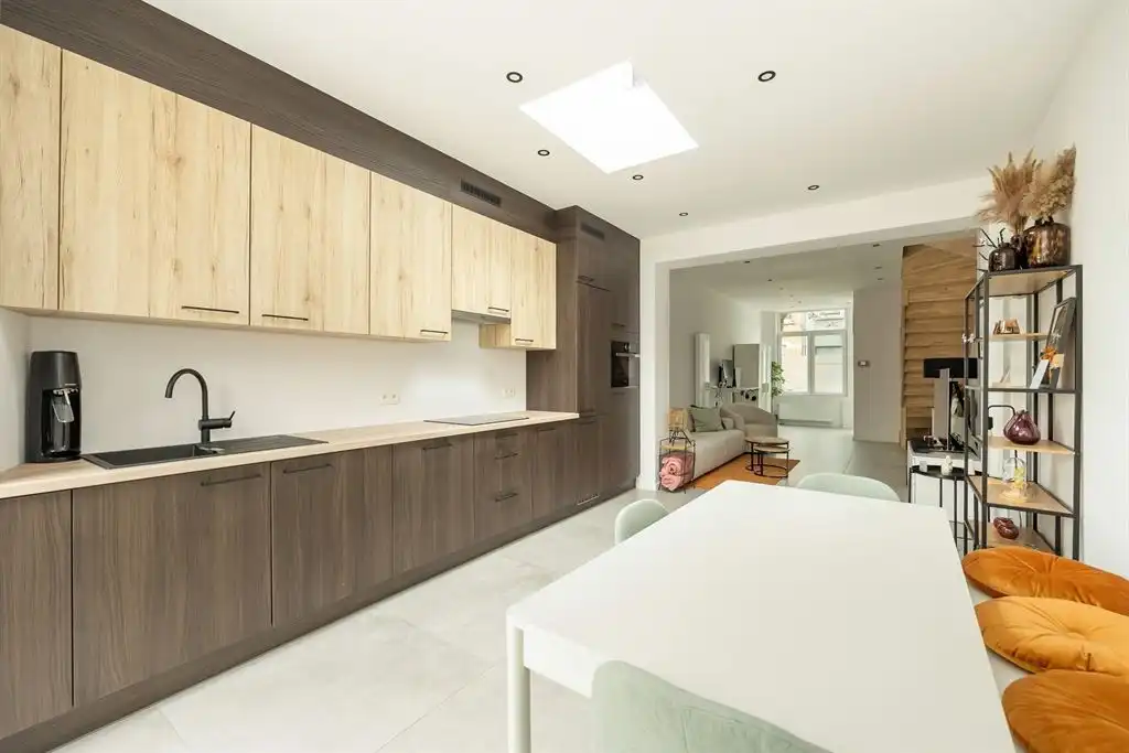 Volledig gerenoveerde woning vlakbij centrum Lier foto {{pictureIndex}}