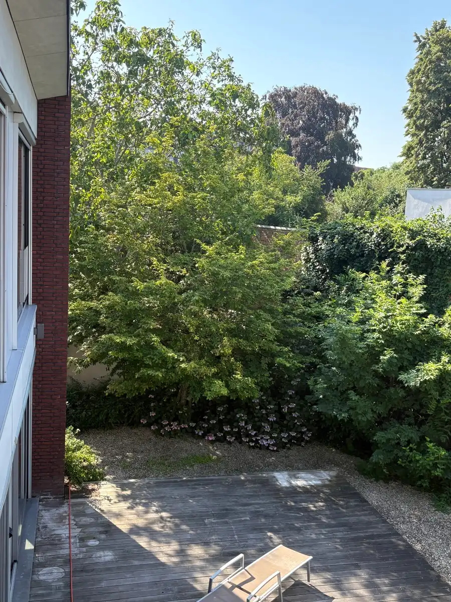 Moderne woning met ruime stadstuin foto 19