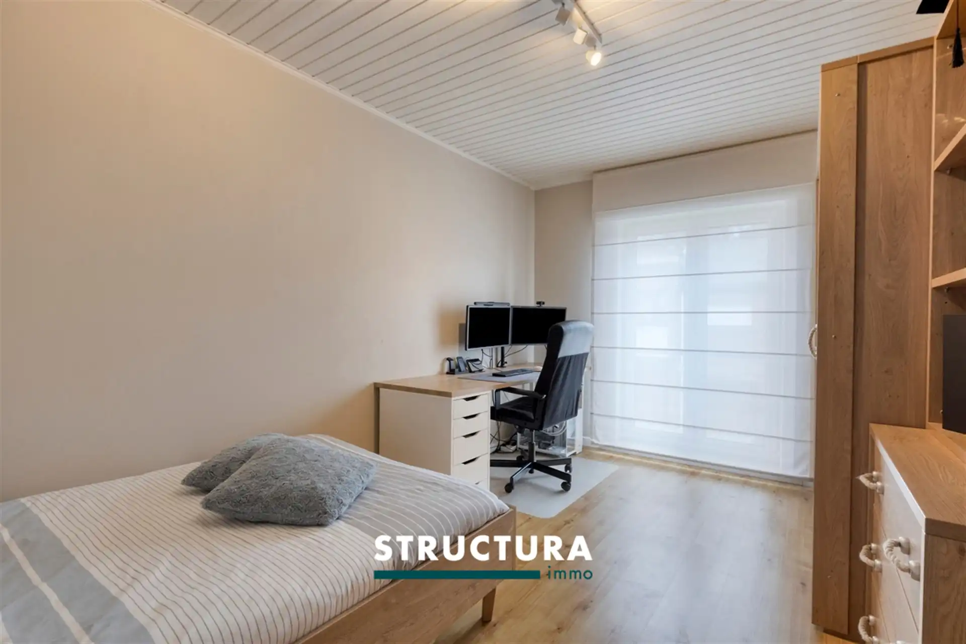 Instapklare gezinswoning met 5 slaapkamers, zonnige tuin en 24 zonnepanelen foto 21