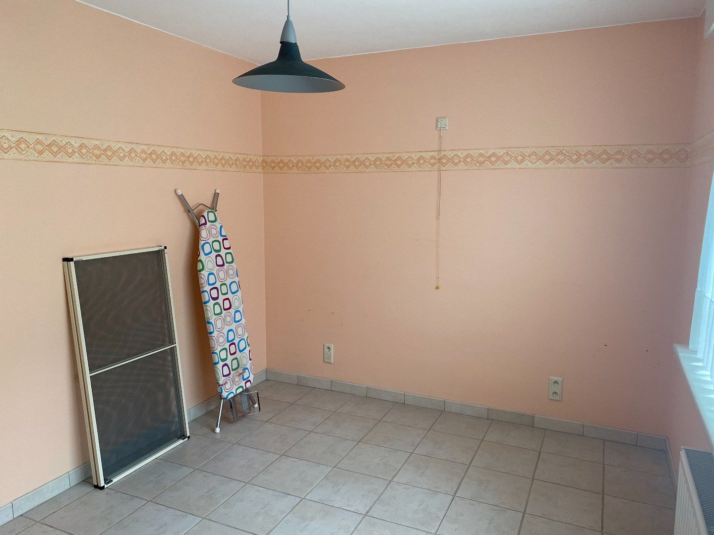 Te Huur: Alleenstaande Bungalow met Ruime Tuin in Wijtschate foto 11