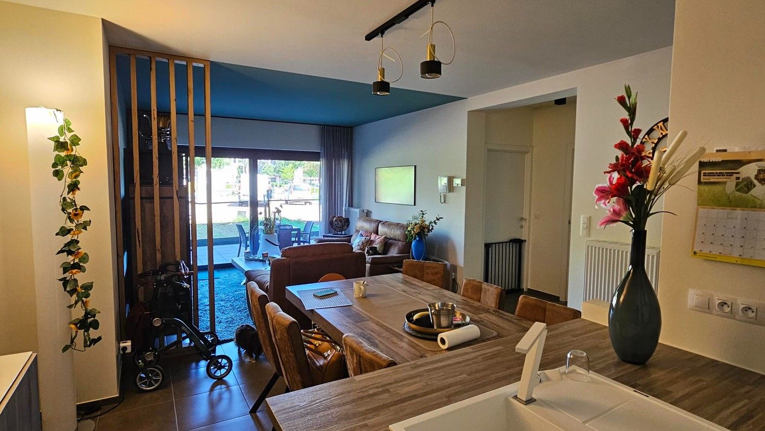 Modern gelijkvloers appartement met terras foto 4