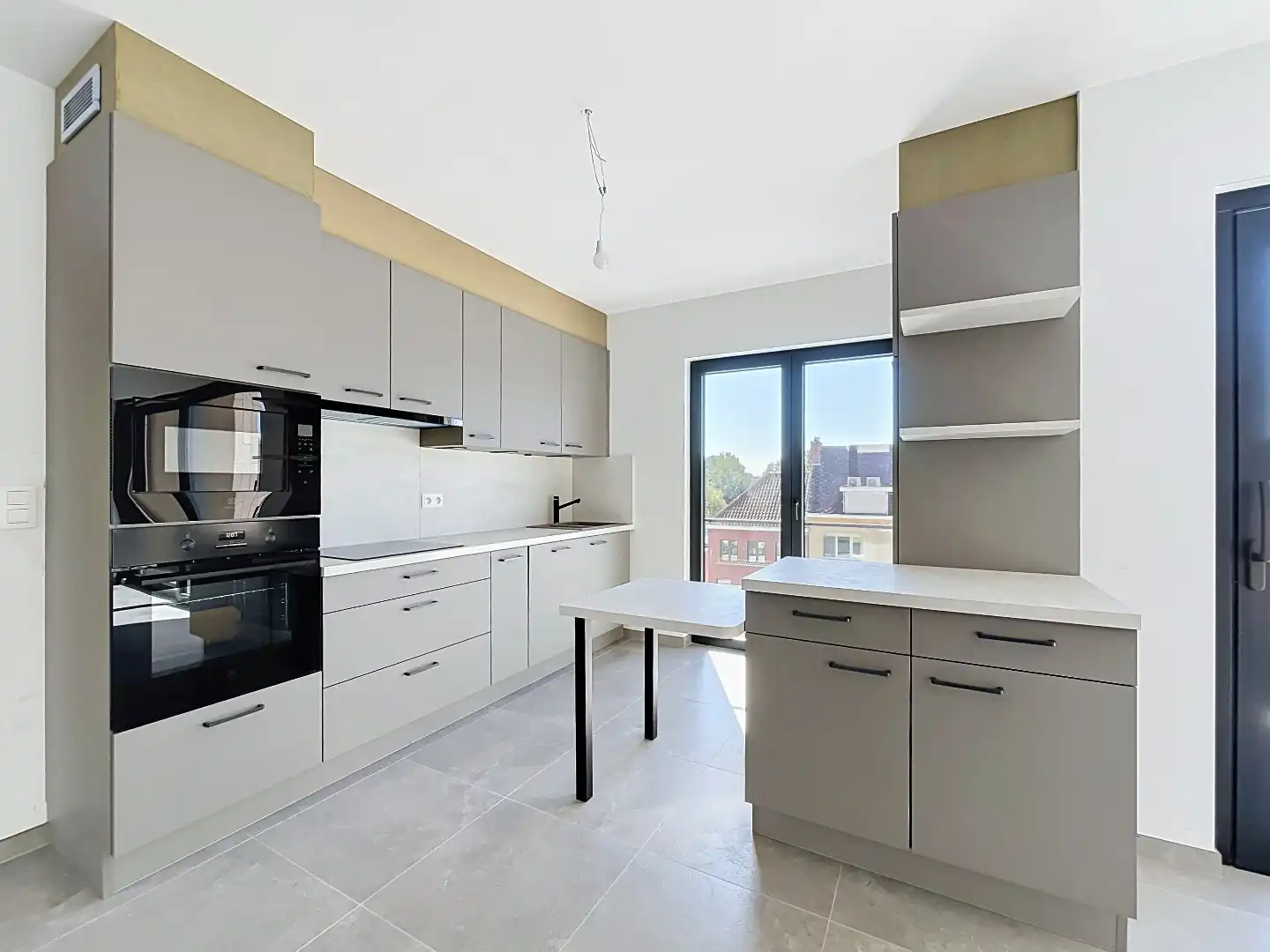 Energiezuinig 2-slaapkamerappartement met 2 staanplaatsen! foto 2