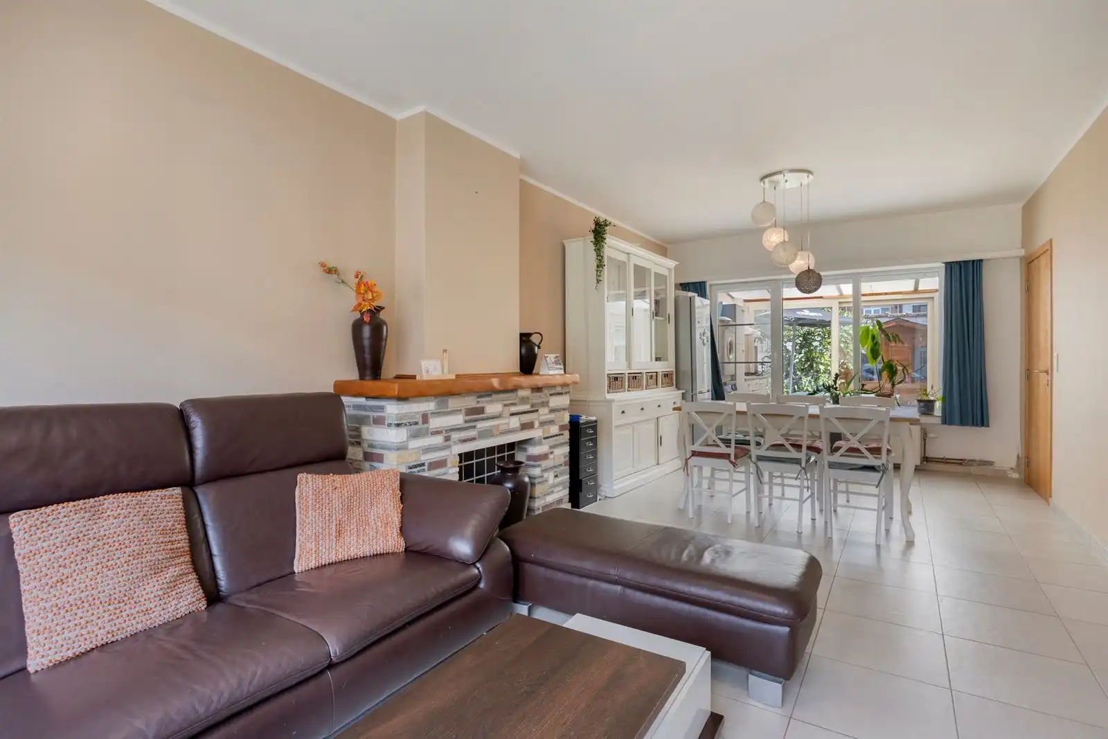 Volledig gerenoveerde 4-slpk woning met garagebox foto 4