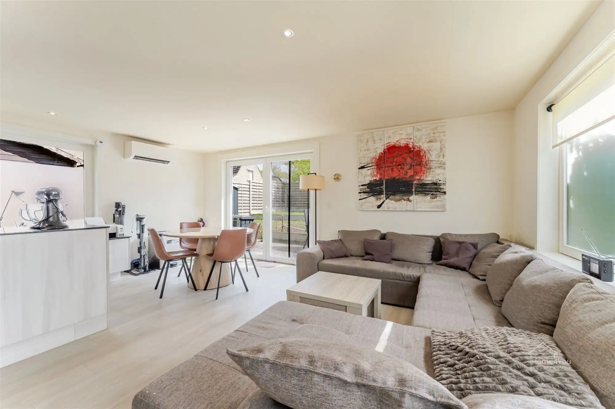 Instapklare en energiezuinige woning met mooie tuin. foto 2