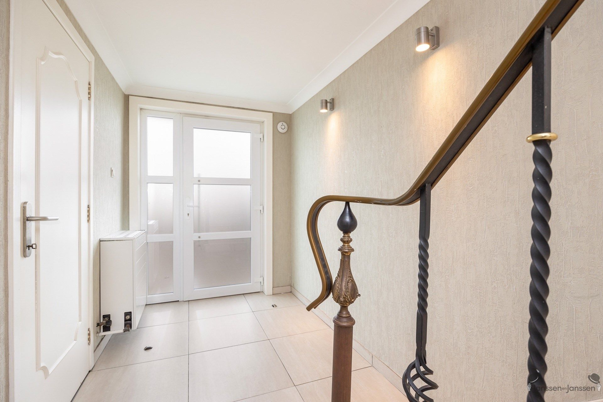 Bel-etage met 3 slaapkamers en ruime tuin foto 2