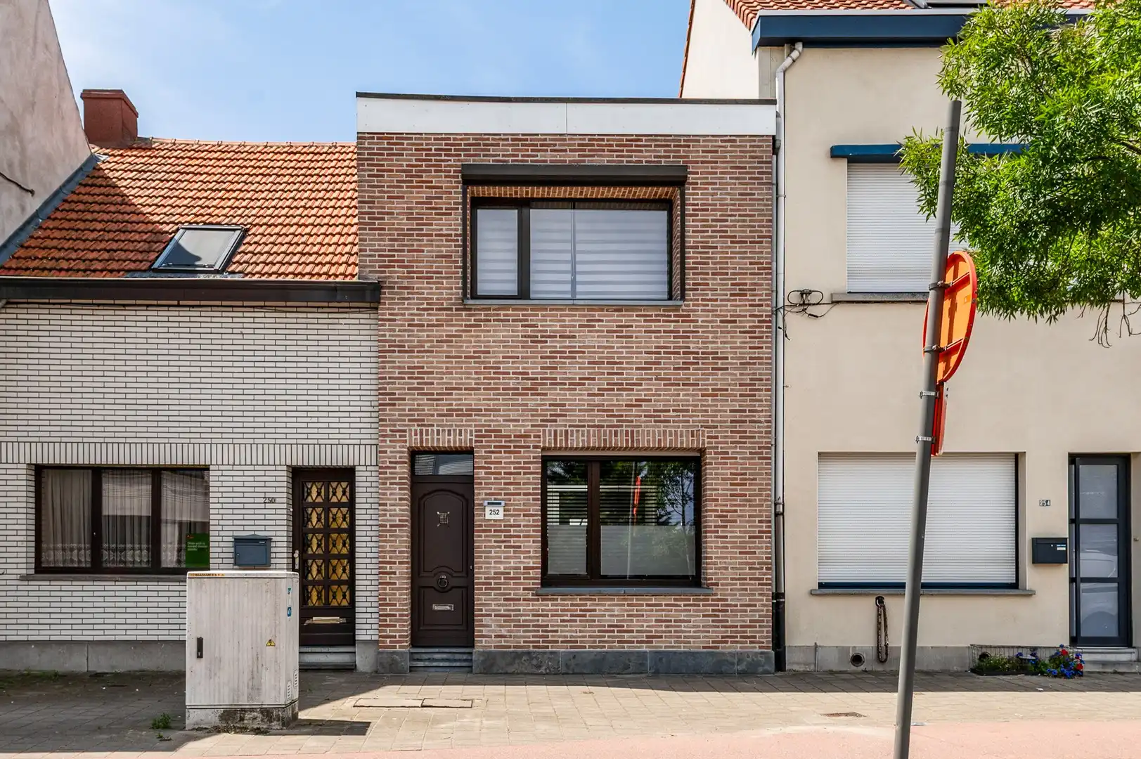 Instapklare woning met veranda en tuin foto 14