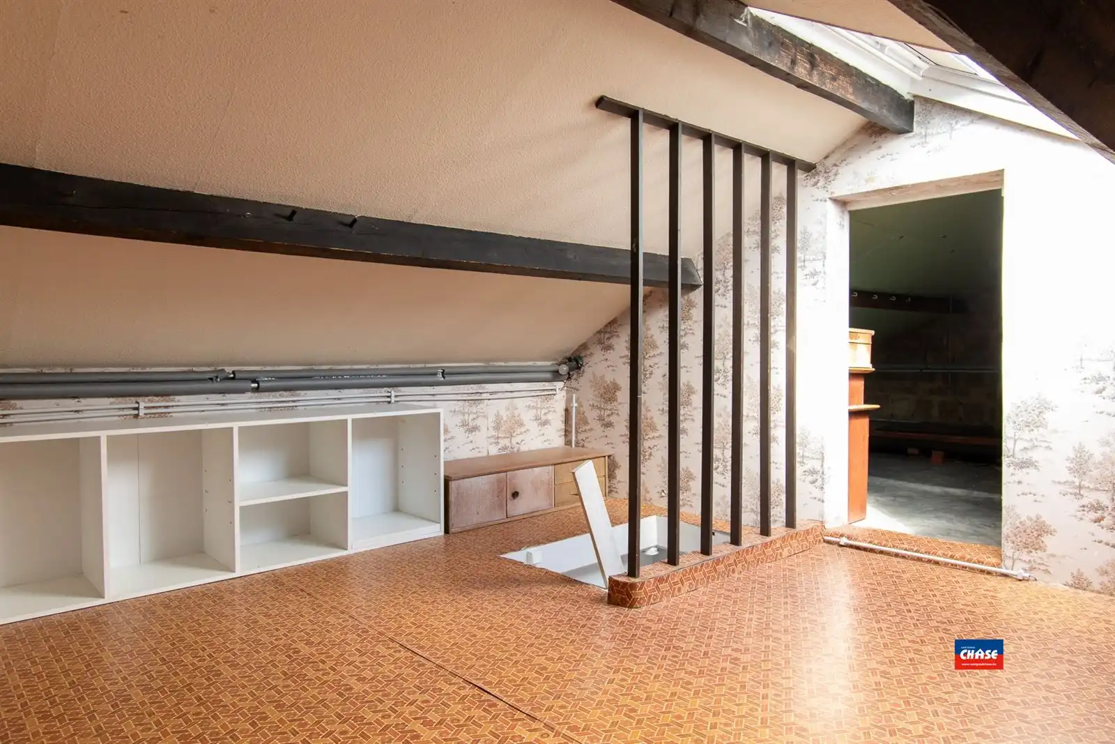 Op te frissen rijwoning met 3 slaapkamers, zolderkamer en gezellige zuid tuin. foto 20