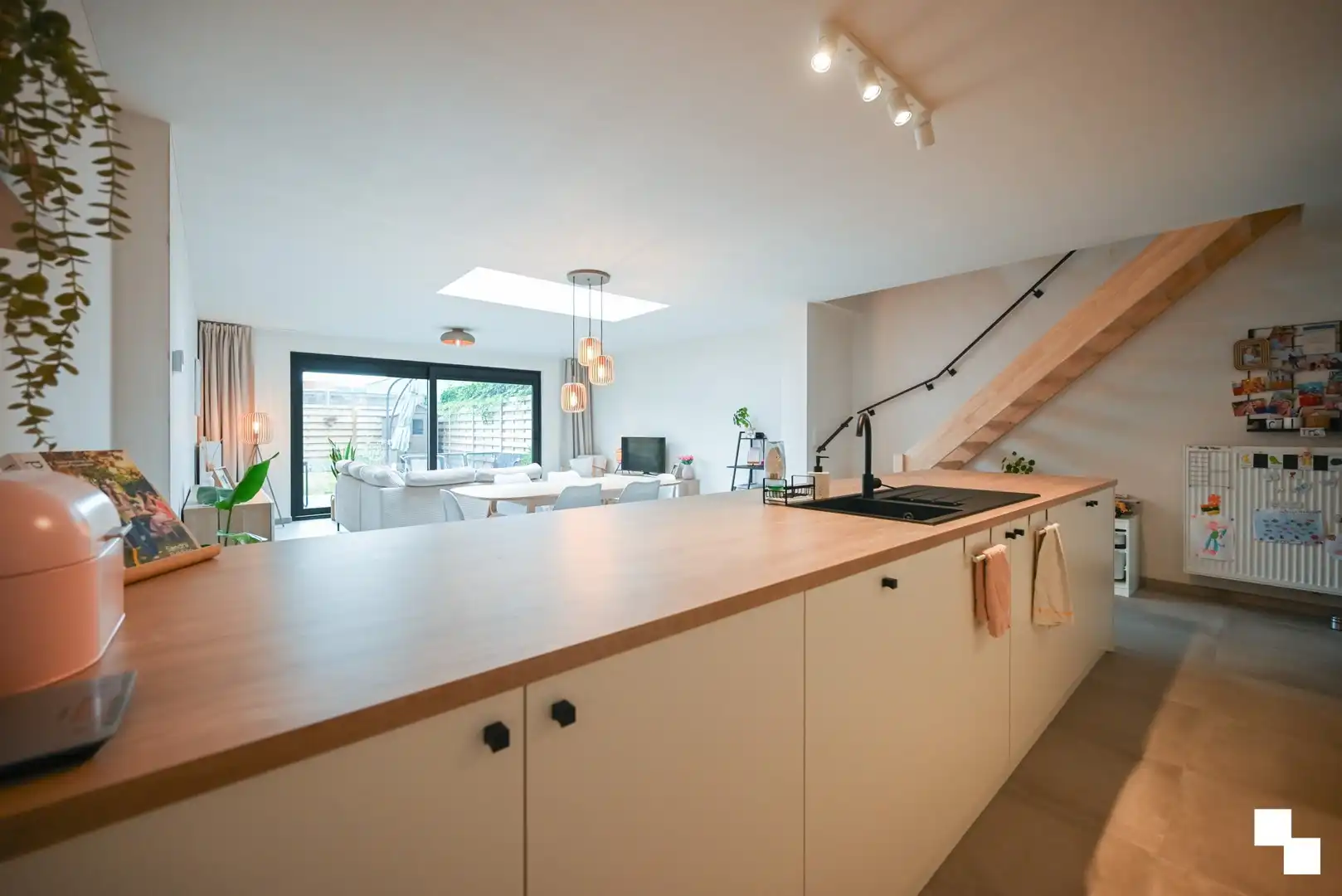 Rustig gelegen, instapklare gezinswoning met drie slaapkamers te Izegem foto 12