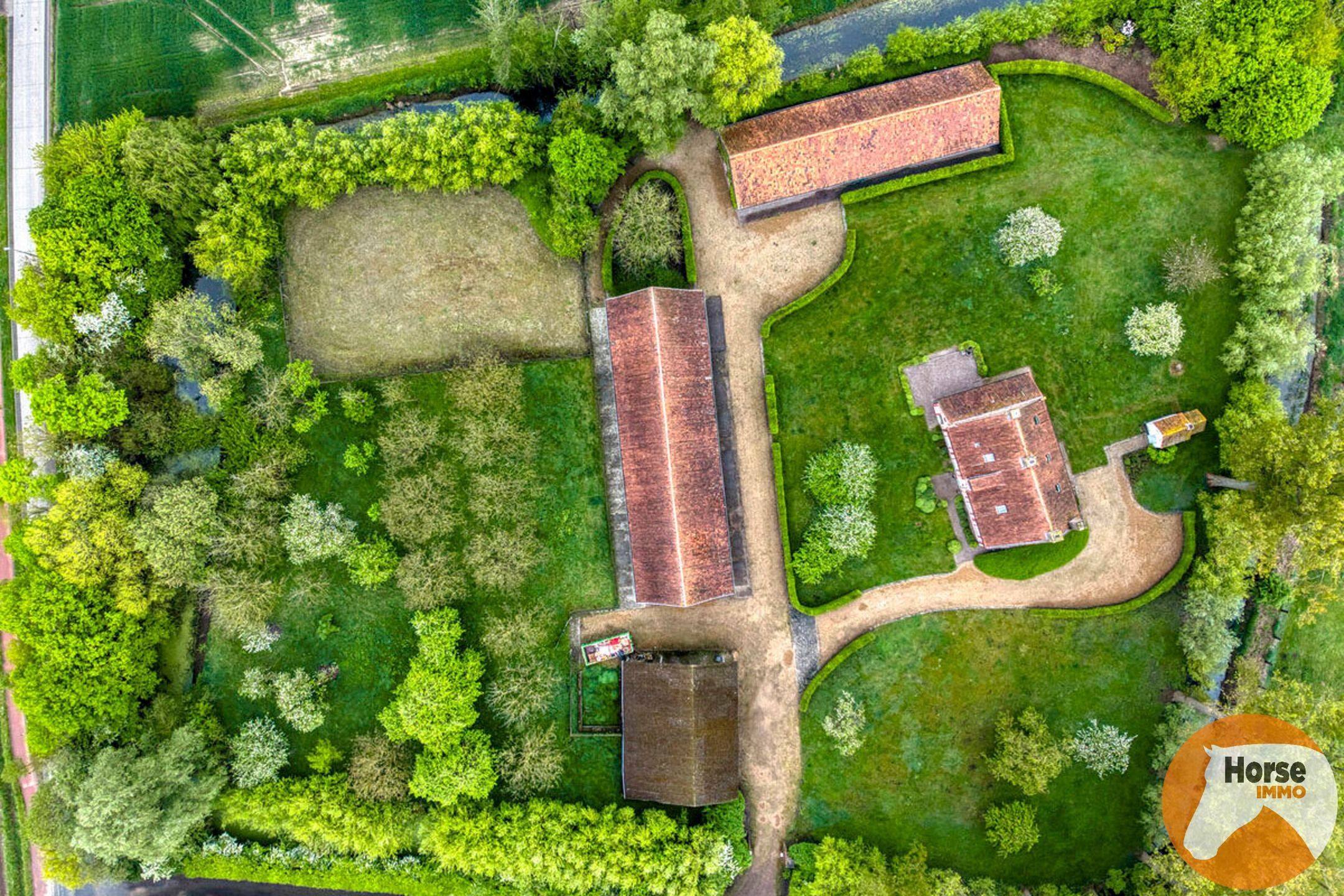 BEERVELDE - Prachtige hoeve met twee authentieke bijgebouwen foto 2