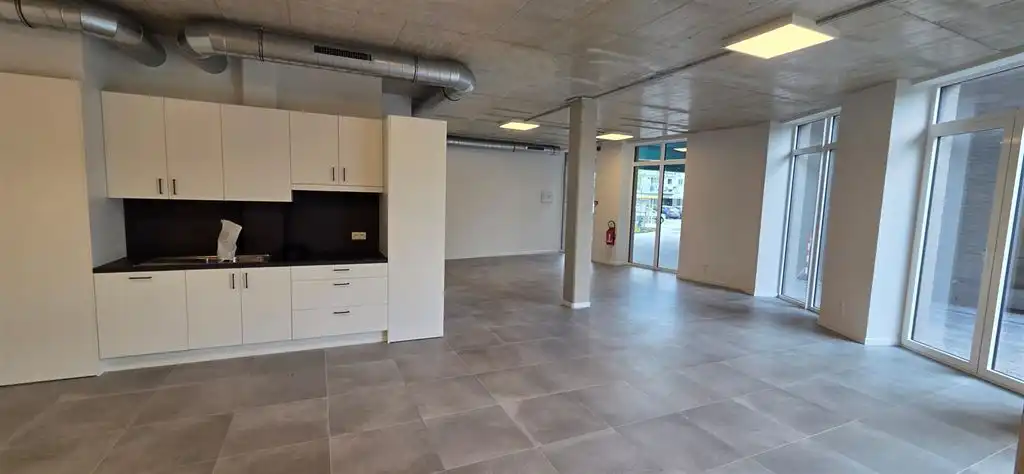 Zeer mooie handelsruimte/kantoor op fantastische locatie foto 5