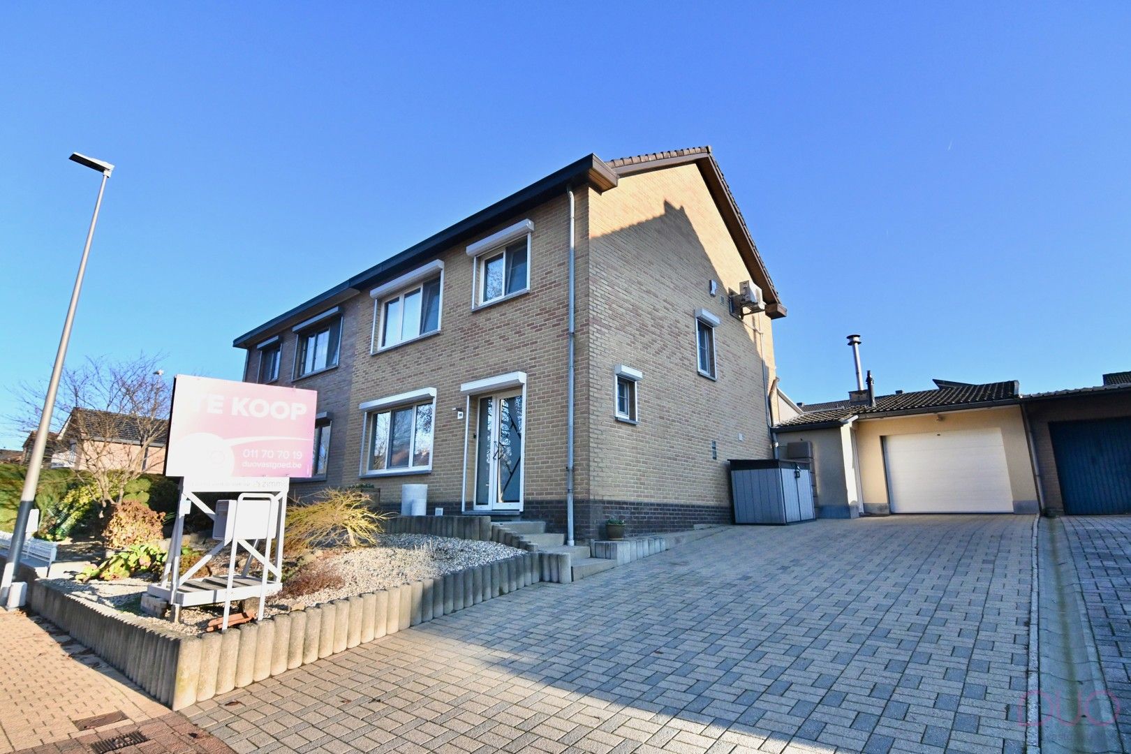 Instapklare halfopen bebouwing met vier slaapkamers, voorzien van alle moderne uitrustingen foto 27