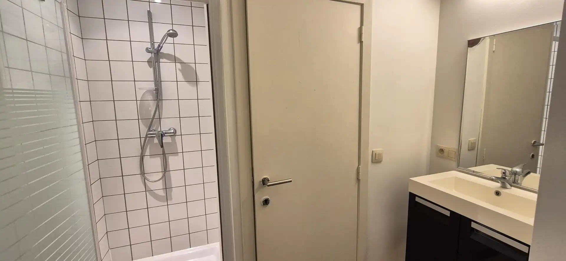 Rustig gelegen studio met grote ramen in het hart van Leuven foto 4