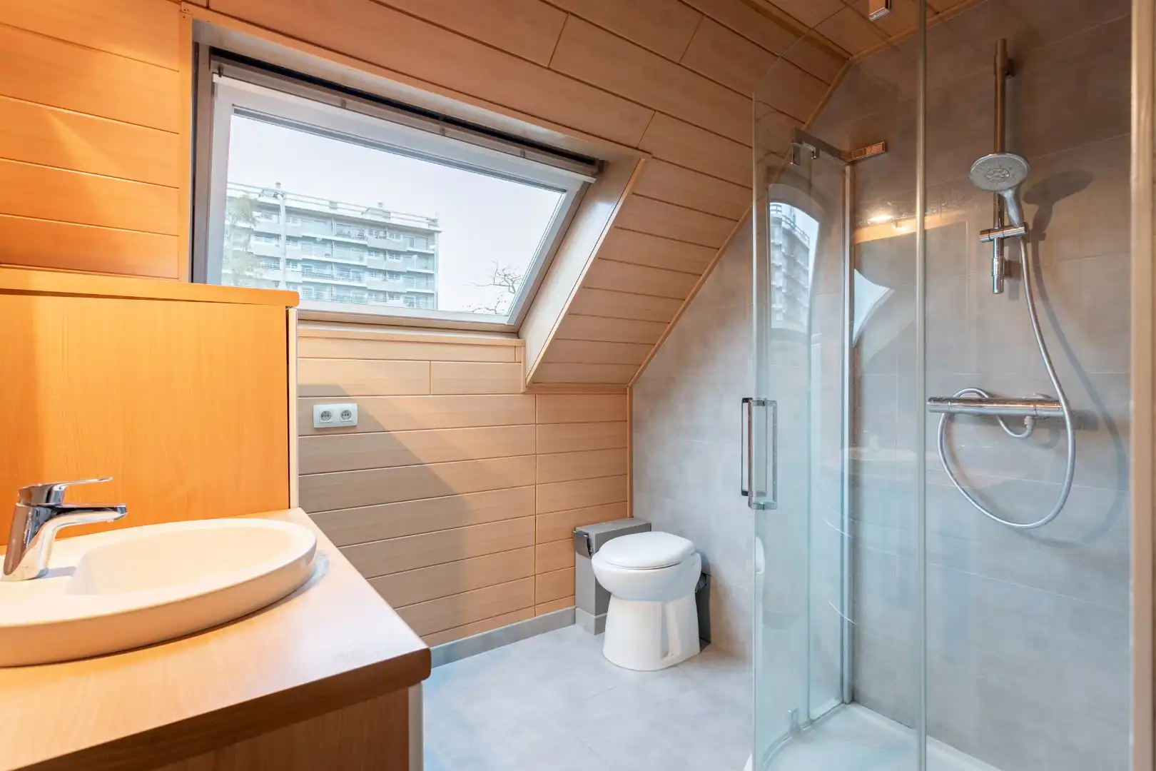 Solide 3-gevel woning met 3 slaapkamers, tuin en garage nabij centrum Halle foto 21