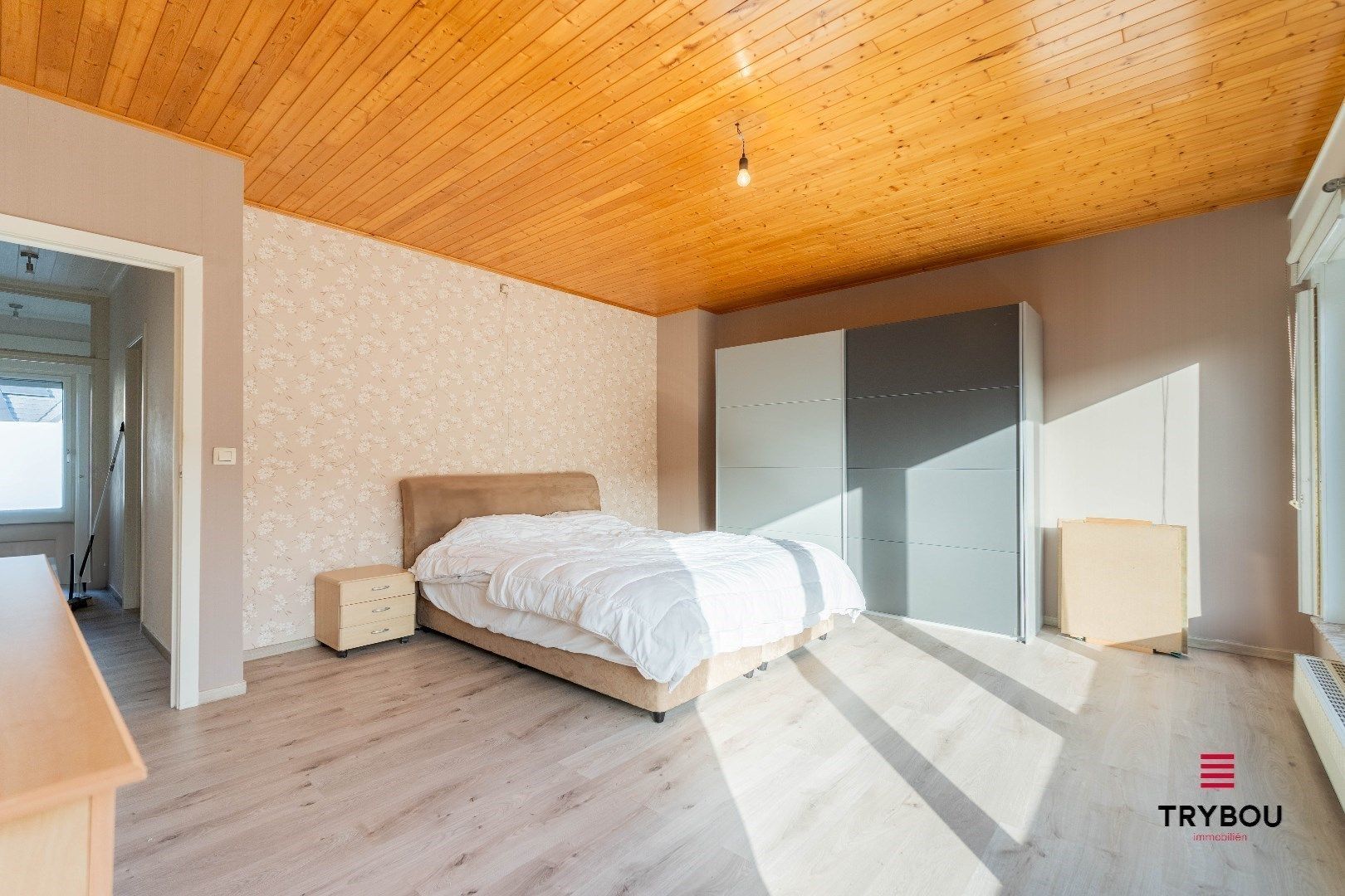 Kwalitatieve karakterwoning met ruime garage, pal in het centrum van Houthulst foto 16