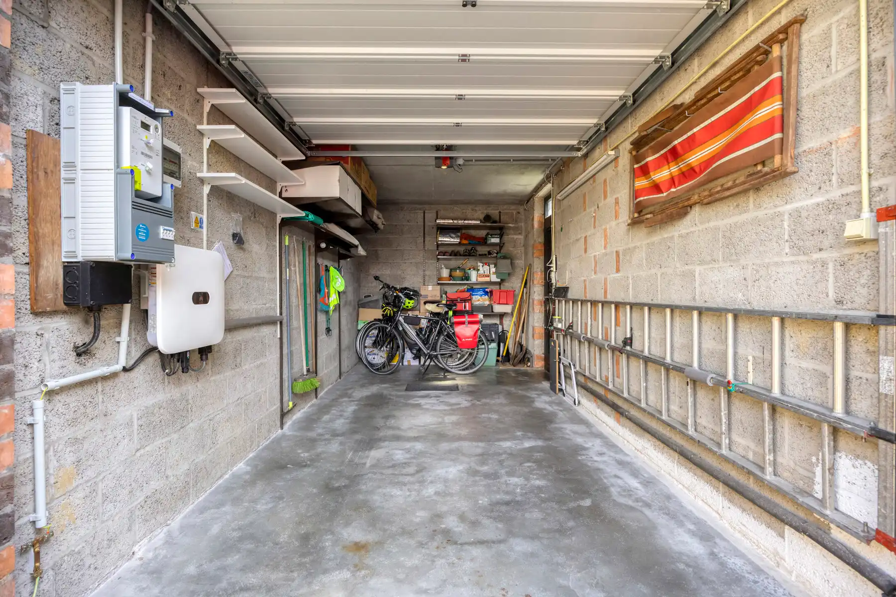 Bungalow met 4 slaapkamers, zonnepanelen, tuin en garage foto 18