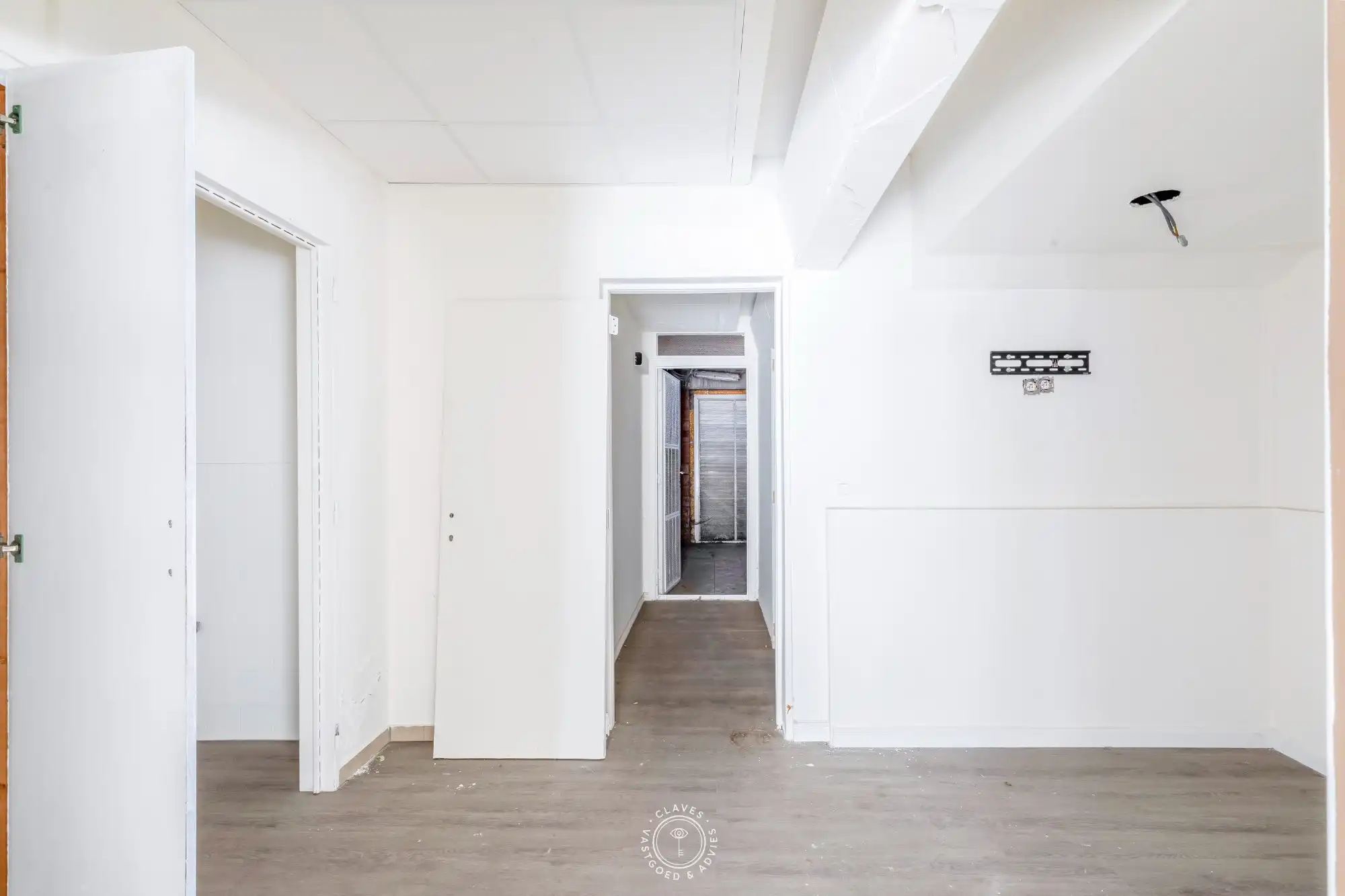 Commerciële toplocatie: handelspand met brede etalage en veel passage foto 7