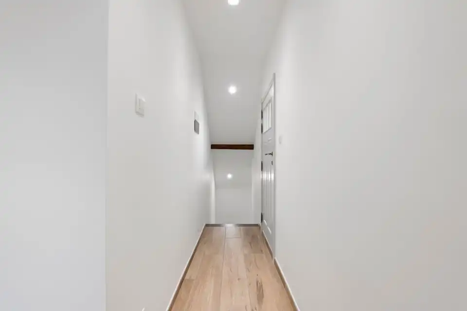 RUIME, GERENOVEERDE OPEN BEBOUWING MET 6 SLKS EN KNAPPE TUIN IN ALKEN foto 33