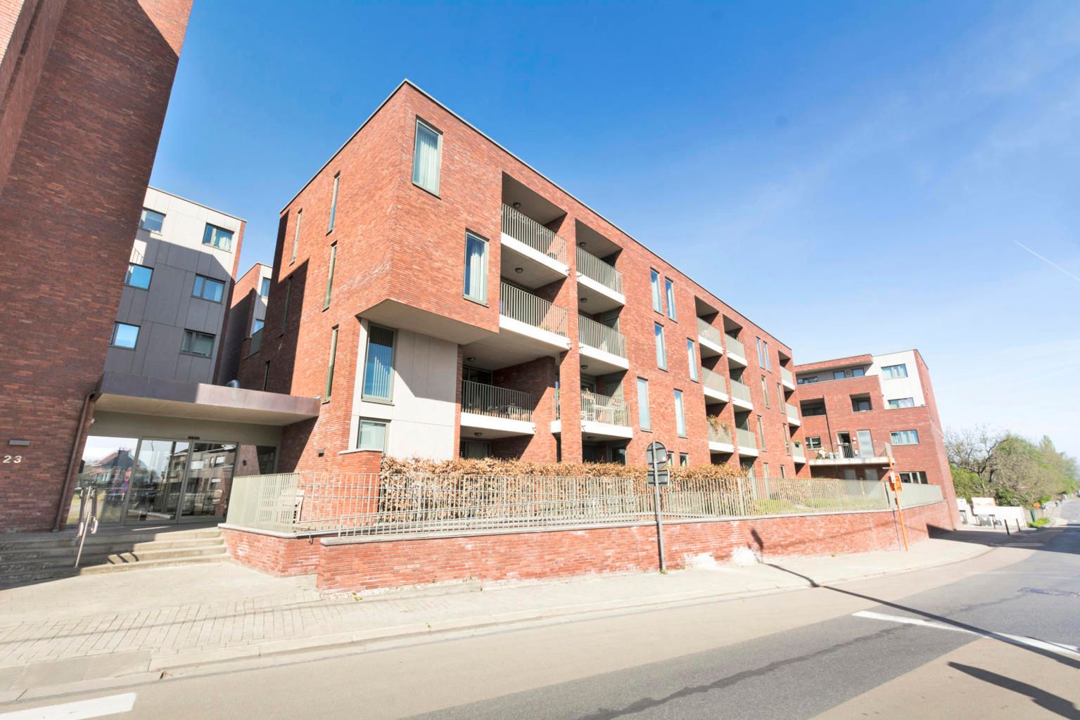 Een recente assistentiewoning/serviceflat met kelder ... foto {{pictureIndex}}