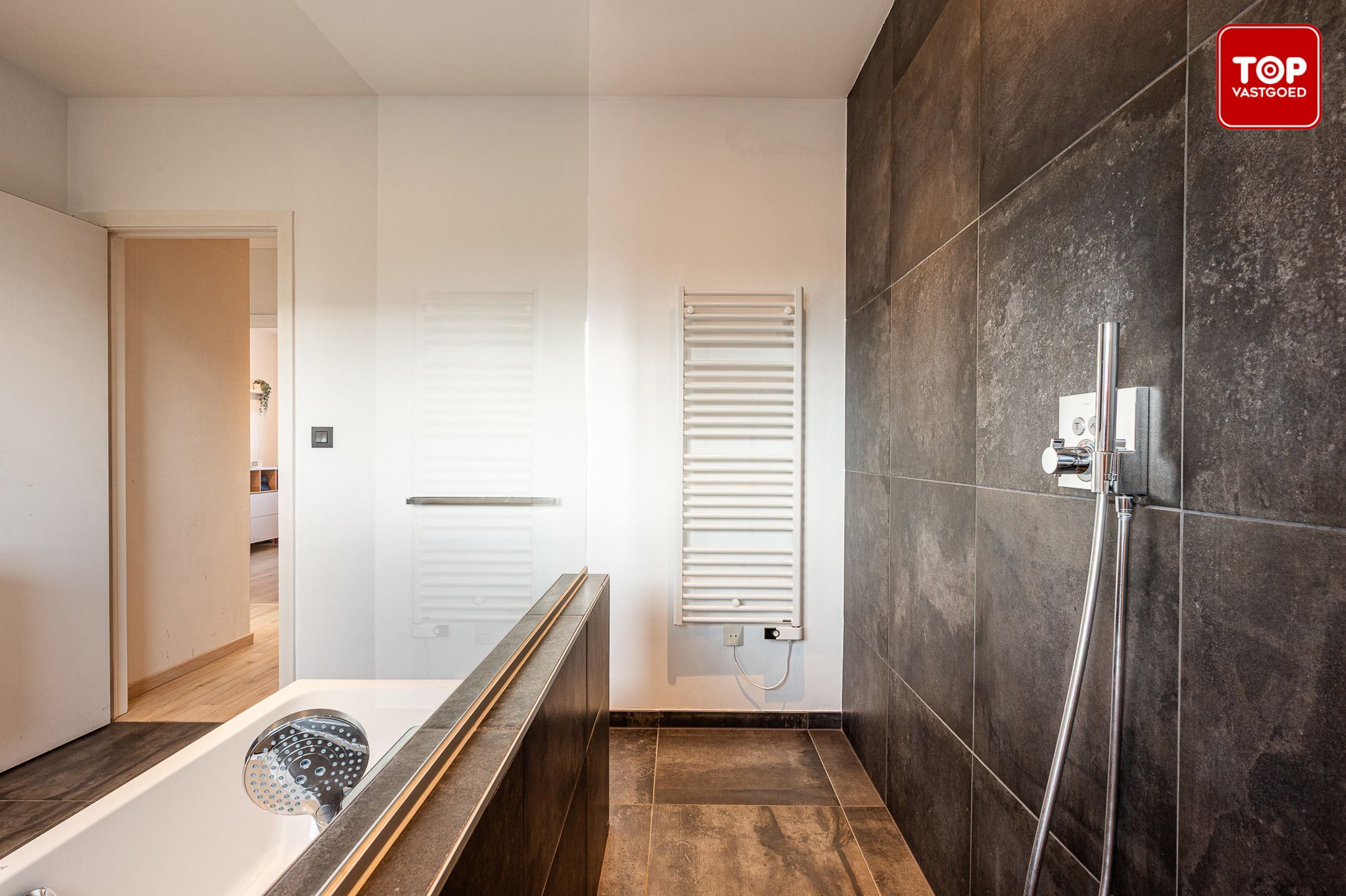 Instapklare woning (2016)  met 4 slaapkamers en tuin in residentiële wijk foto 22