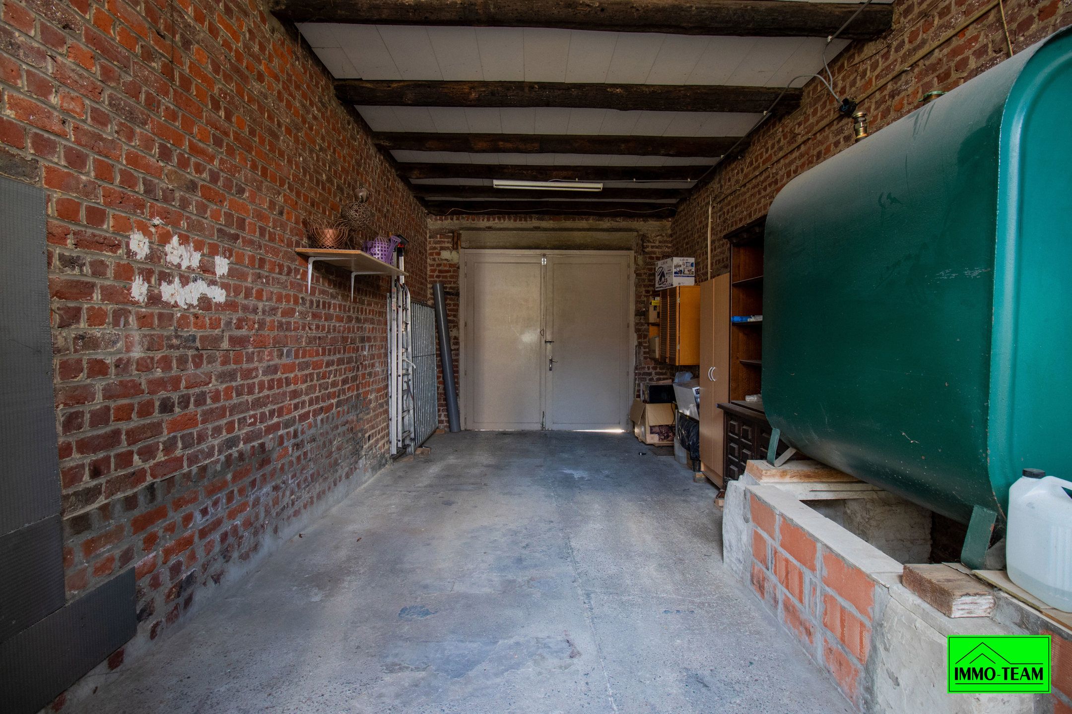 Goed onderhouden rijwoning met garage en ruim atelier foto 13