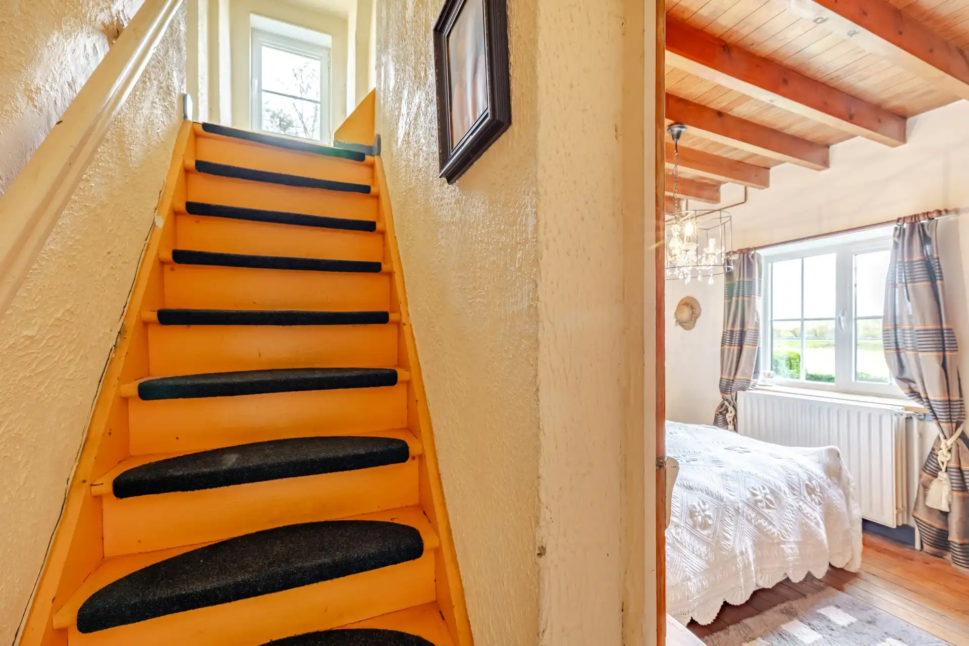 Charmante woning met grote tuin! foto 10