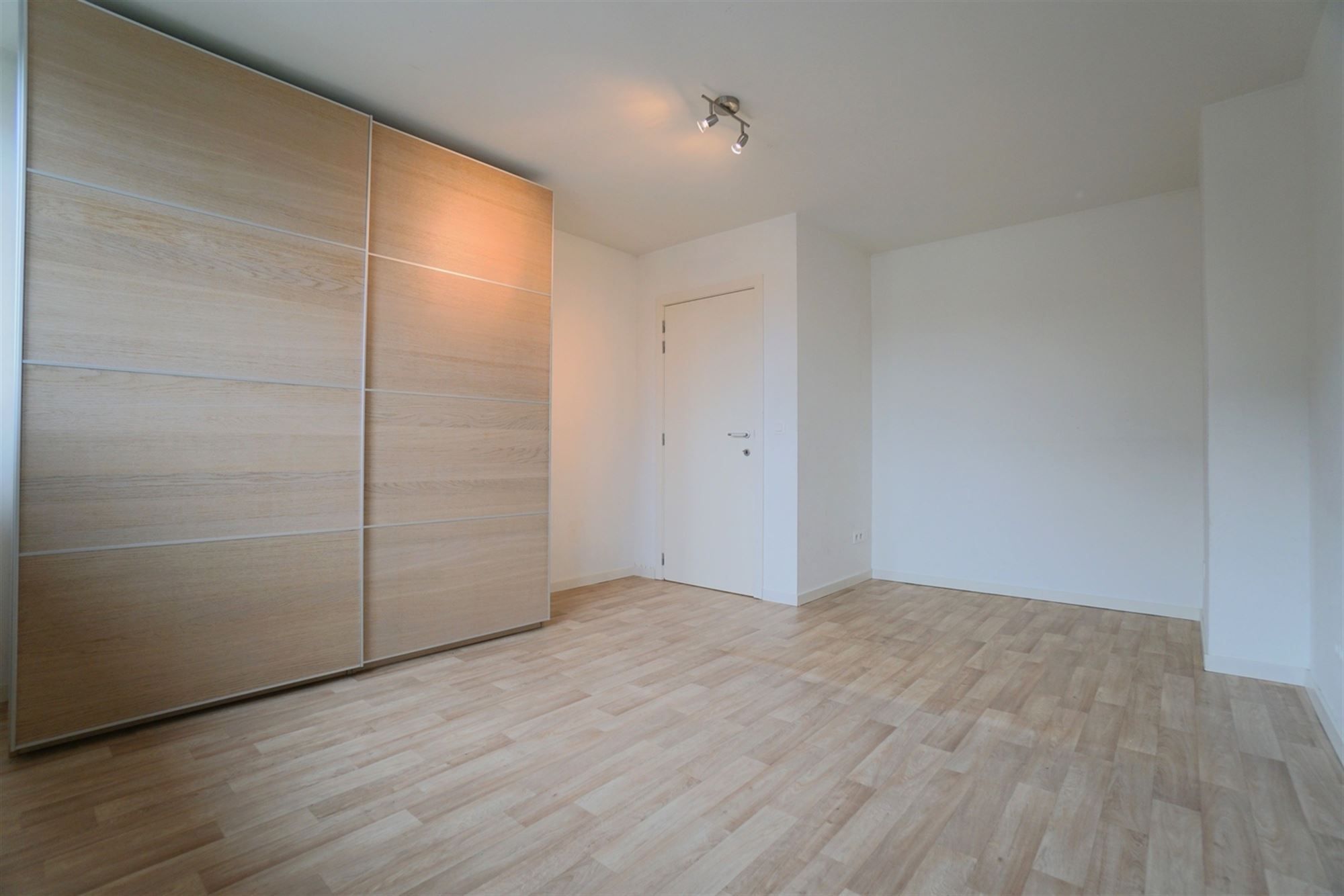 Duplex appartement met 2 slaapkamers en garage op uitstekende locatie foto 9